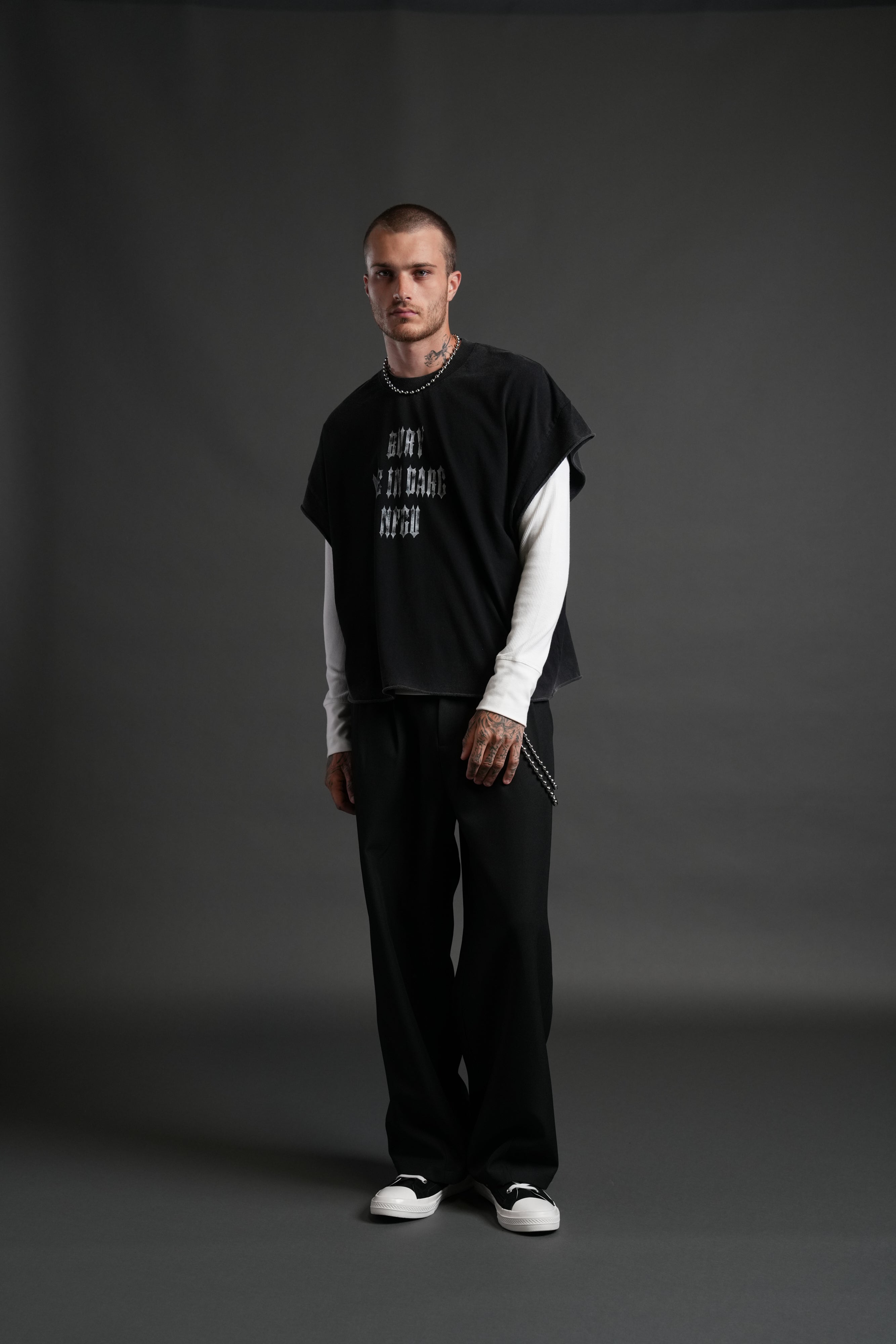 Bury Me in Darc Forever Grunge Cut-Off Tee in Black — imagem 5