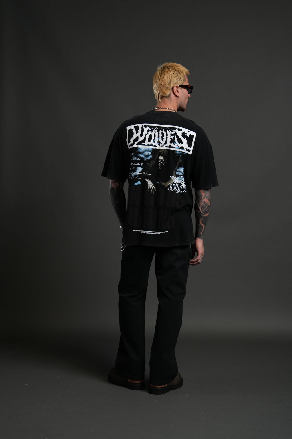 Deliver Us From Evil "Premium" Oversized Tee in Black — imagem 6