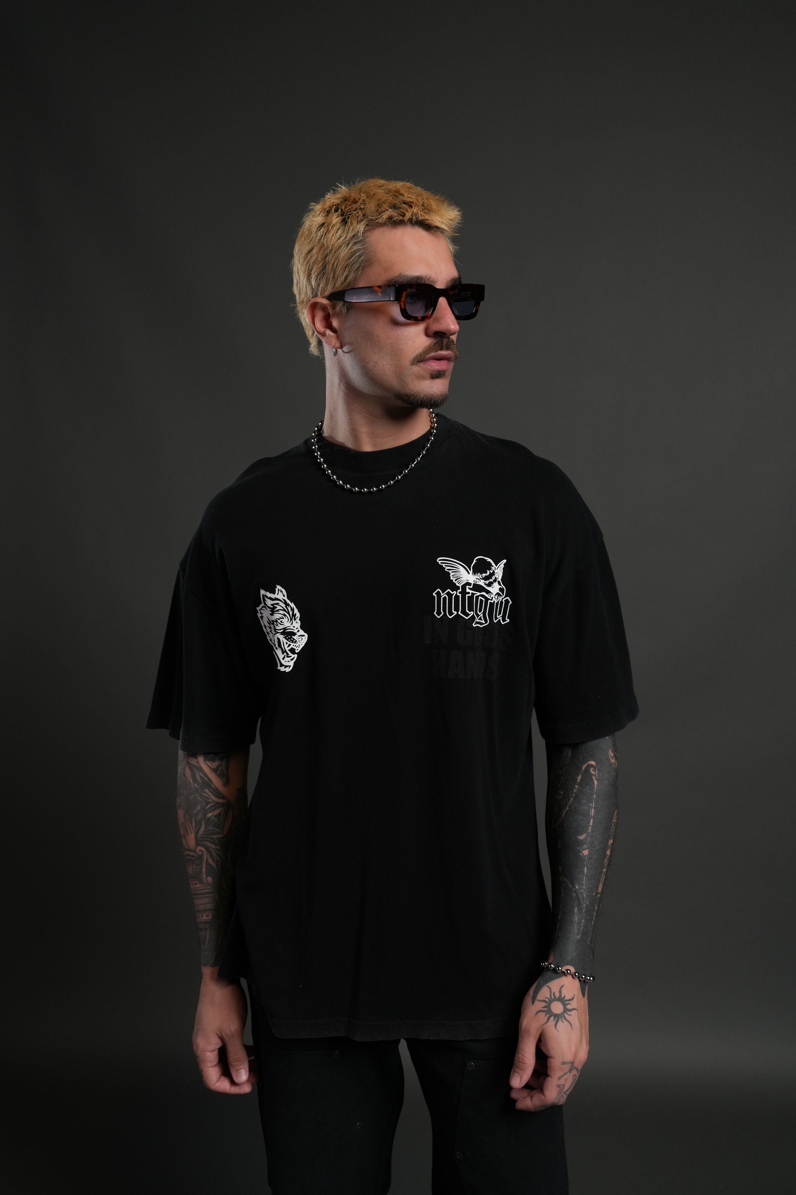 Deliver Us From Evil "Premium" Oversized Tee in Black — imagem 2