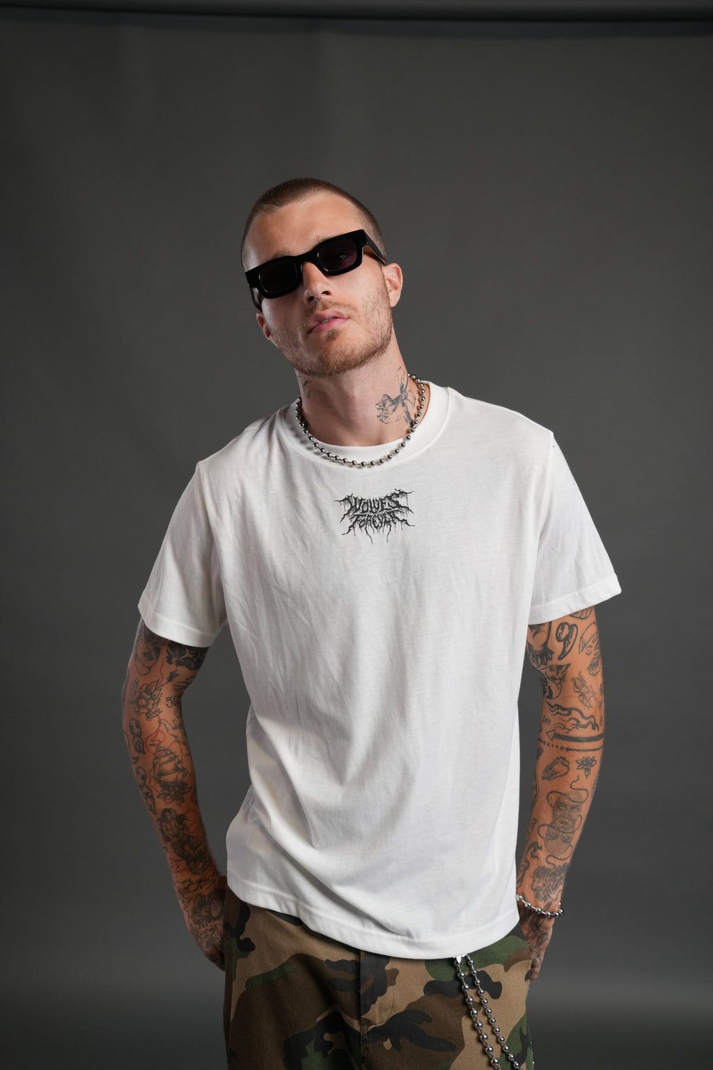 Forged From Iron "J. Dean" Premium Tee in Cream — imagem 4