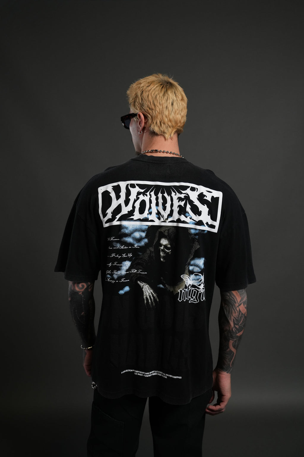 Deliver Us From Evil "Premium" Oversized Tee in Black — imagem 4
