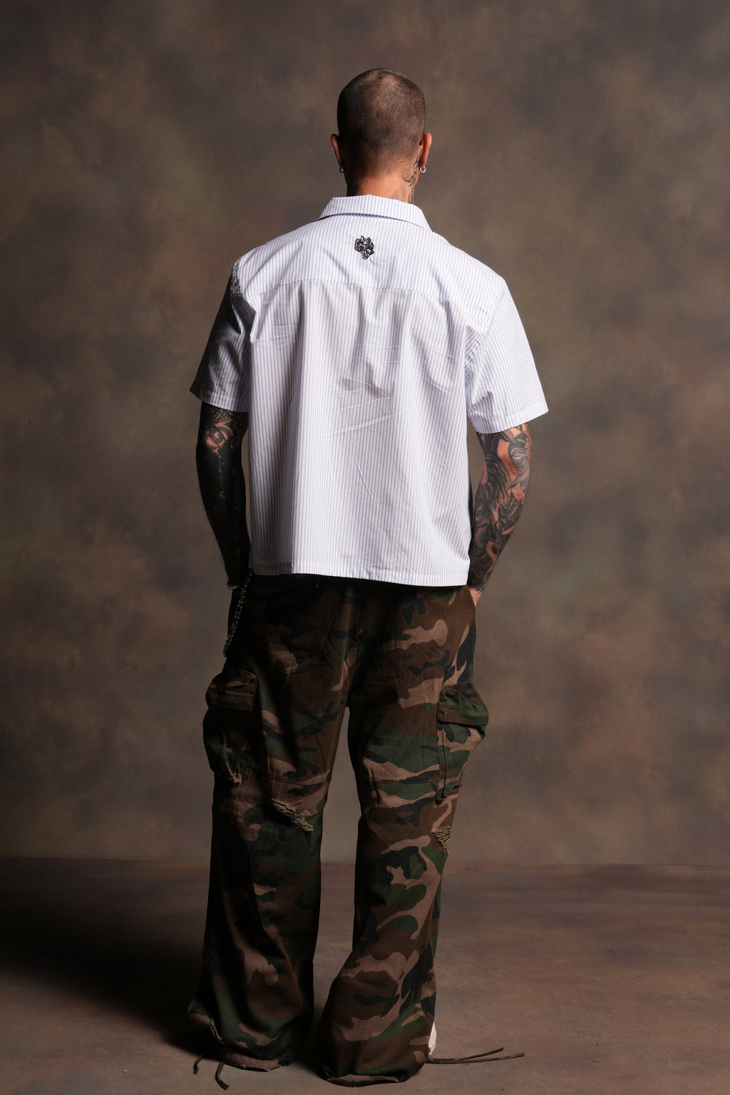 Ride With Us Dalton Mid Length Button Up in White/Blue — imagem 7