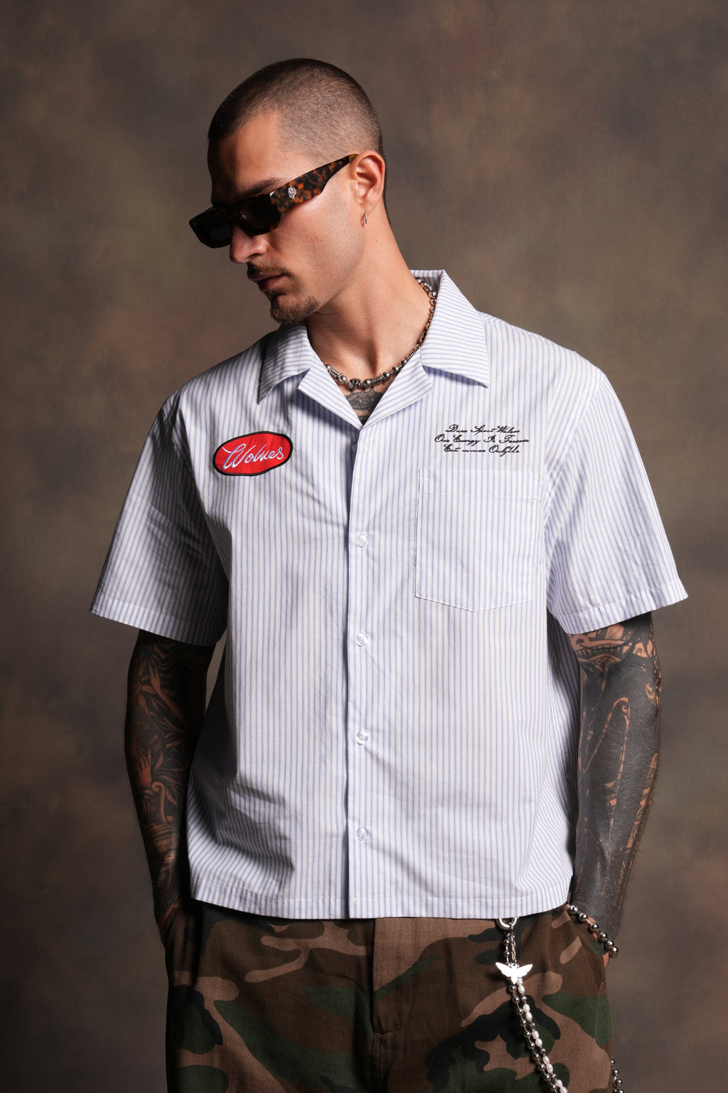 Ride With Us Dalton Mid Length Button Up in White/Blue — imagem 4