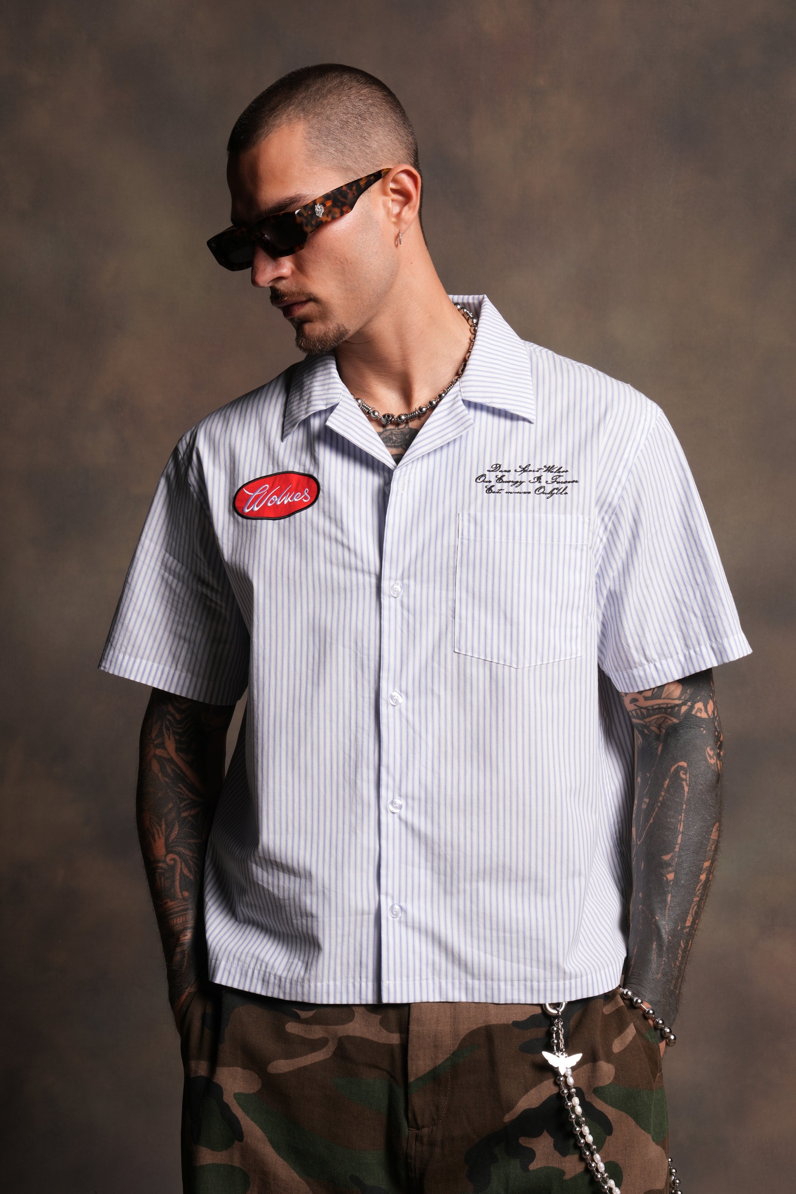 Ride With Us Dalton Mid Length Button Up in White/Blue — imagem 4
