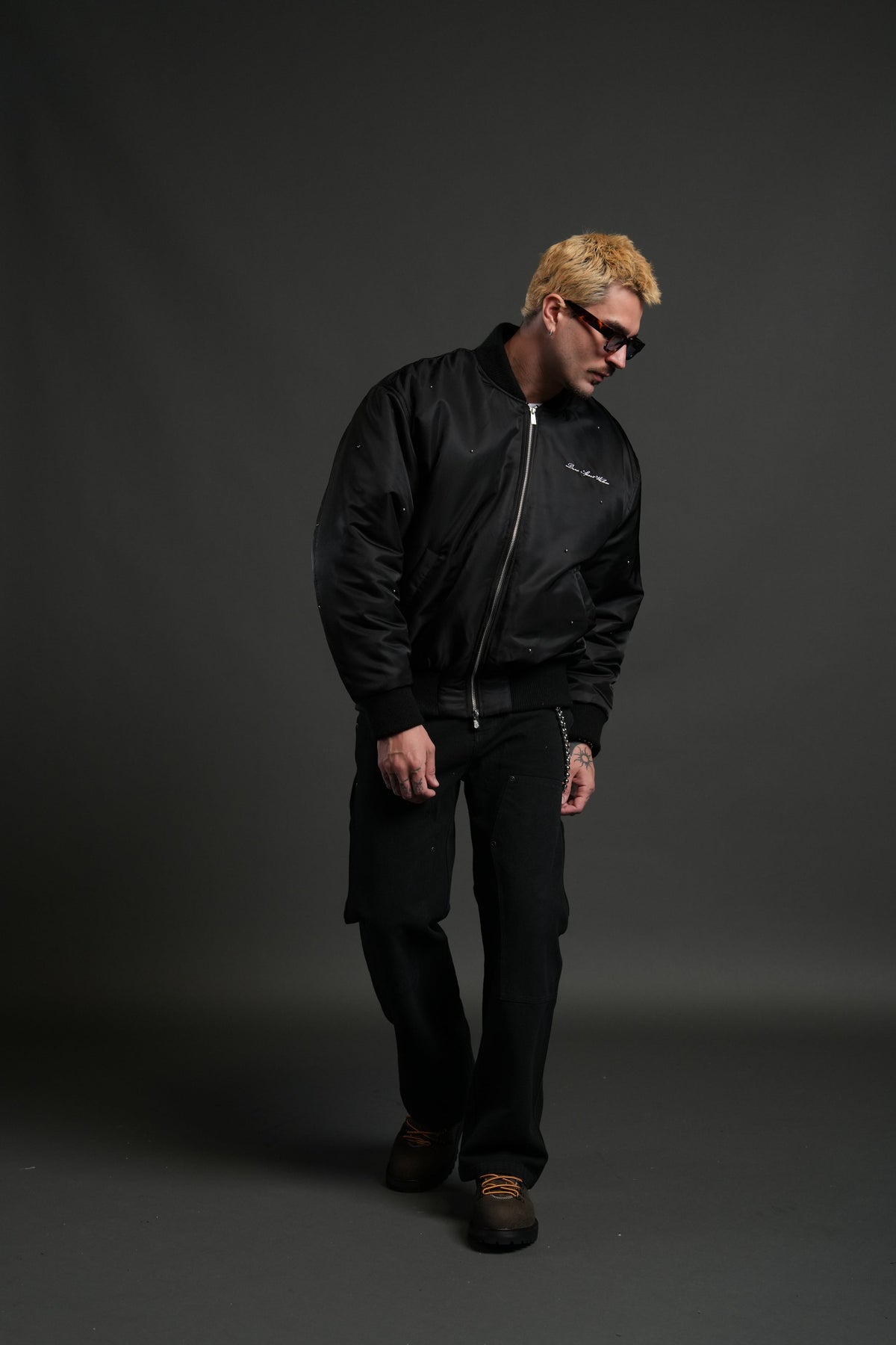 Studded Darc Sport Wolves Remy Bomber Jacket in Black - imagem 9