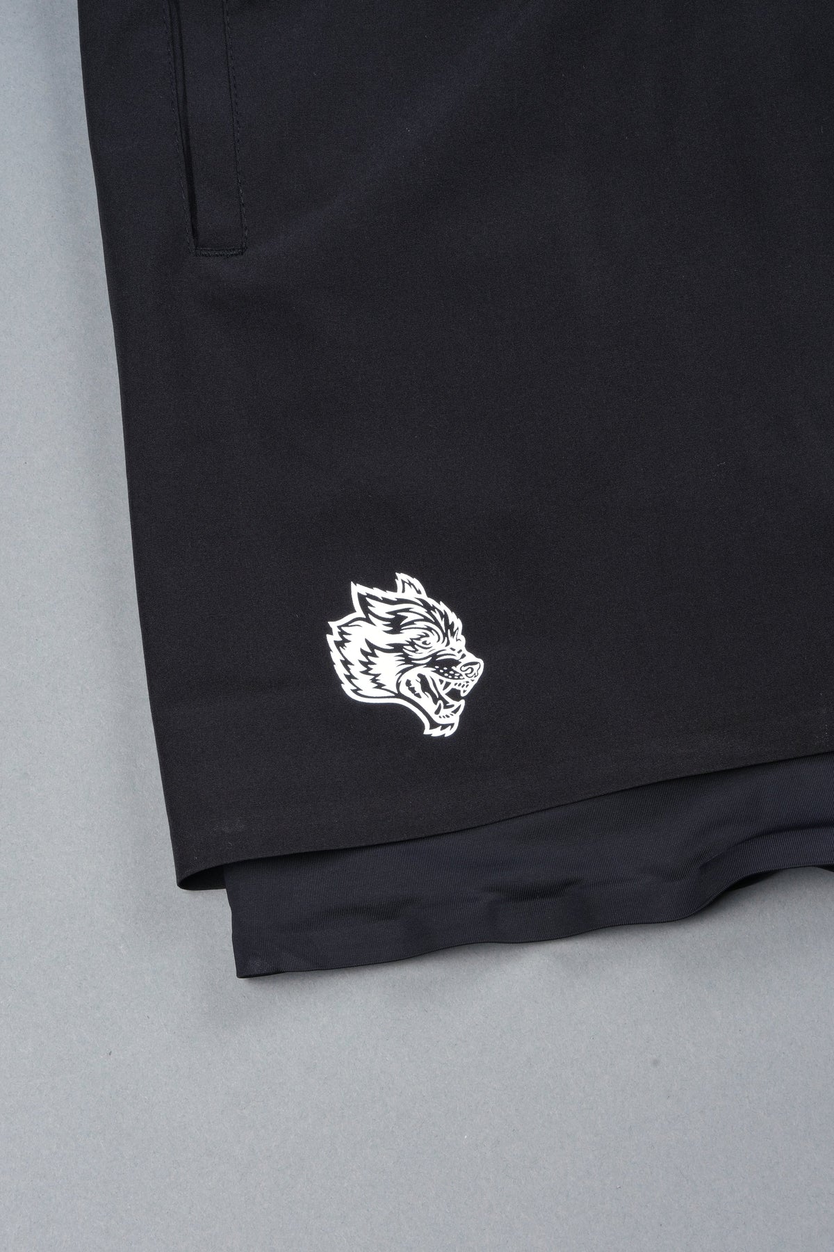Wolf Pyramid Compression Shorts In Black - imagem 5
