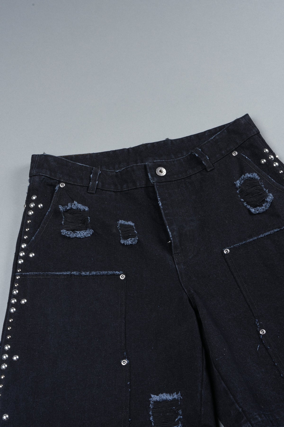 Wolves Heritage Distressed Denim Carpenter Shorts In Black - imagem 4