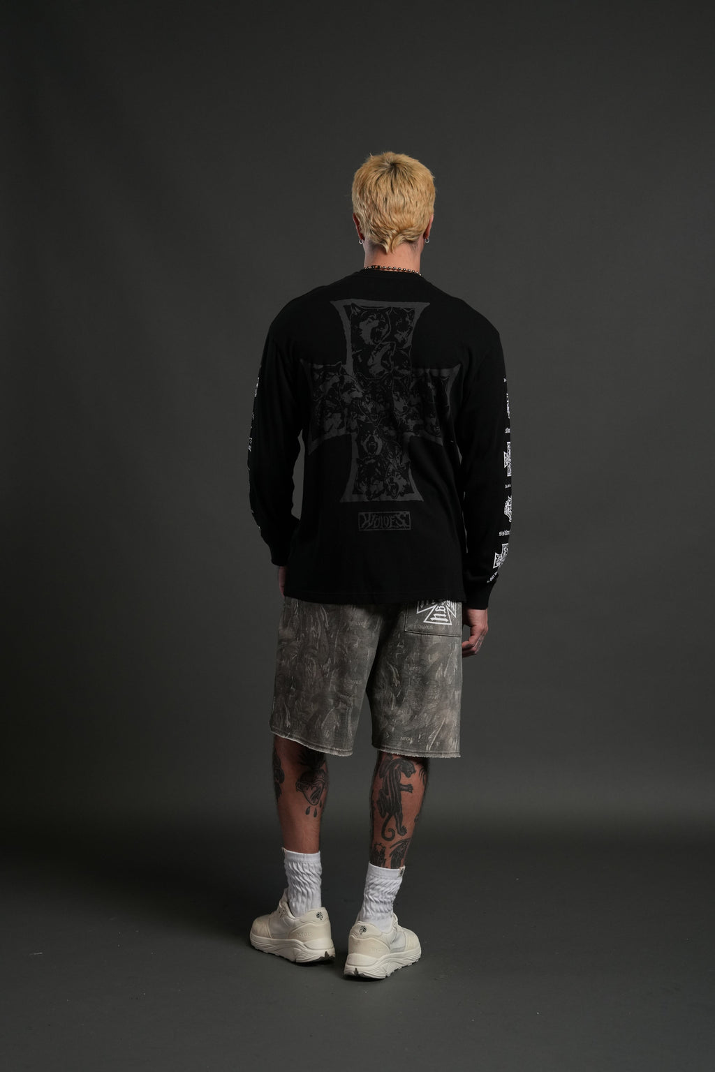 Iron Wolf Pack "Premium" L/S Tee in Black - imagem 6