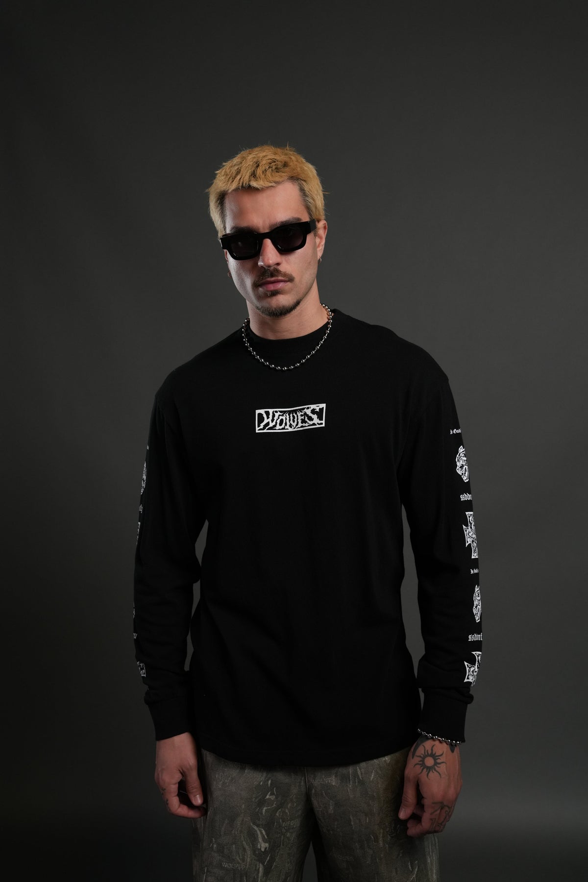 Iron Wolf Pack "Premium" L/S Tee in Black - imagem 4