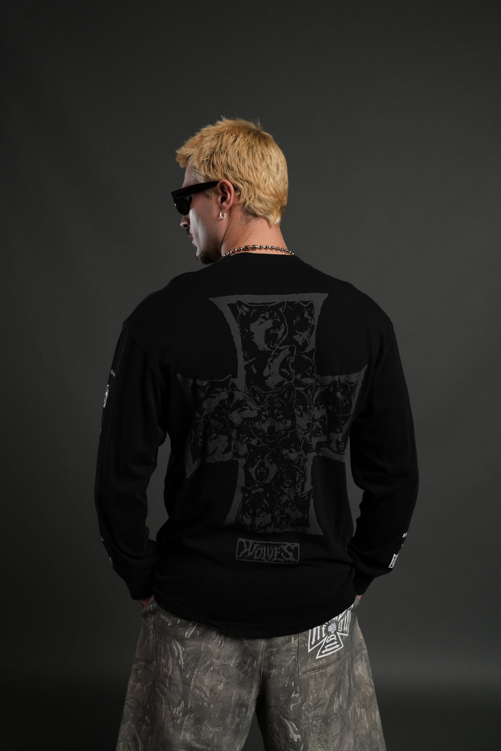Iron Wolf Pack "Premium" L/S Tee in Black - imagem 2