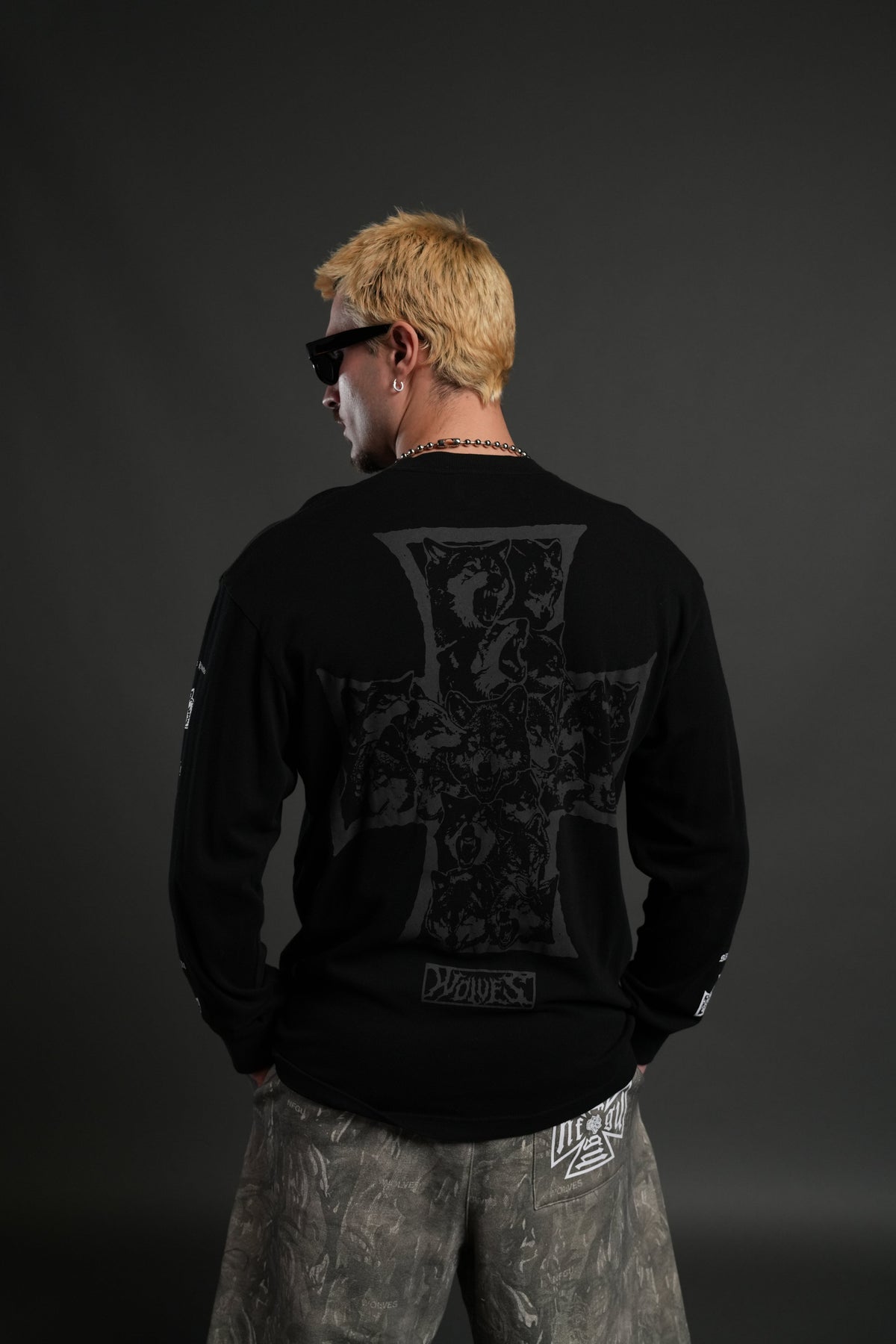 Iron Wolf Pack "Premium" L/S Tee in Black - imagem 2
