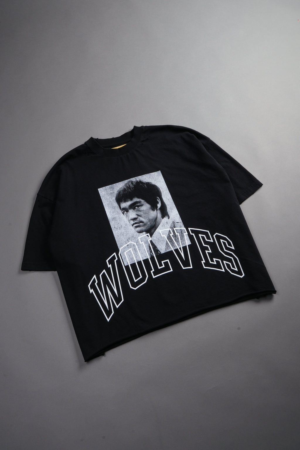 Bruce Lee Forever Distressed Grunge Box Cut Tee V2 in Black — imagem 15