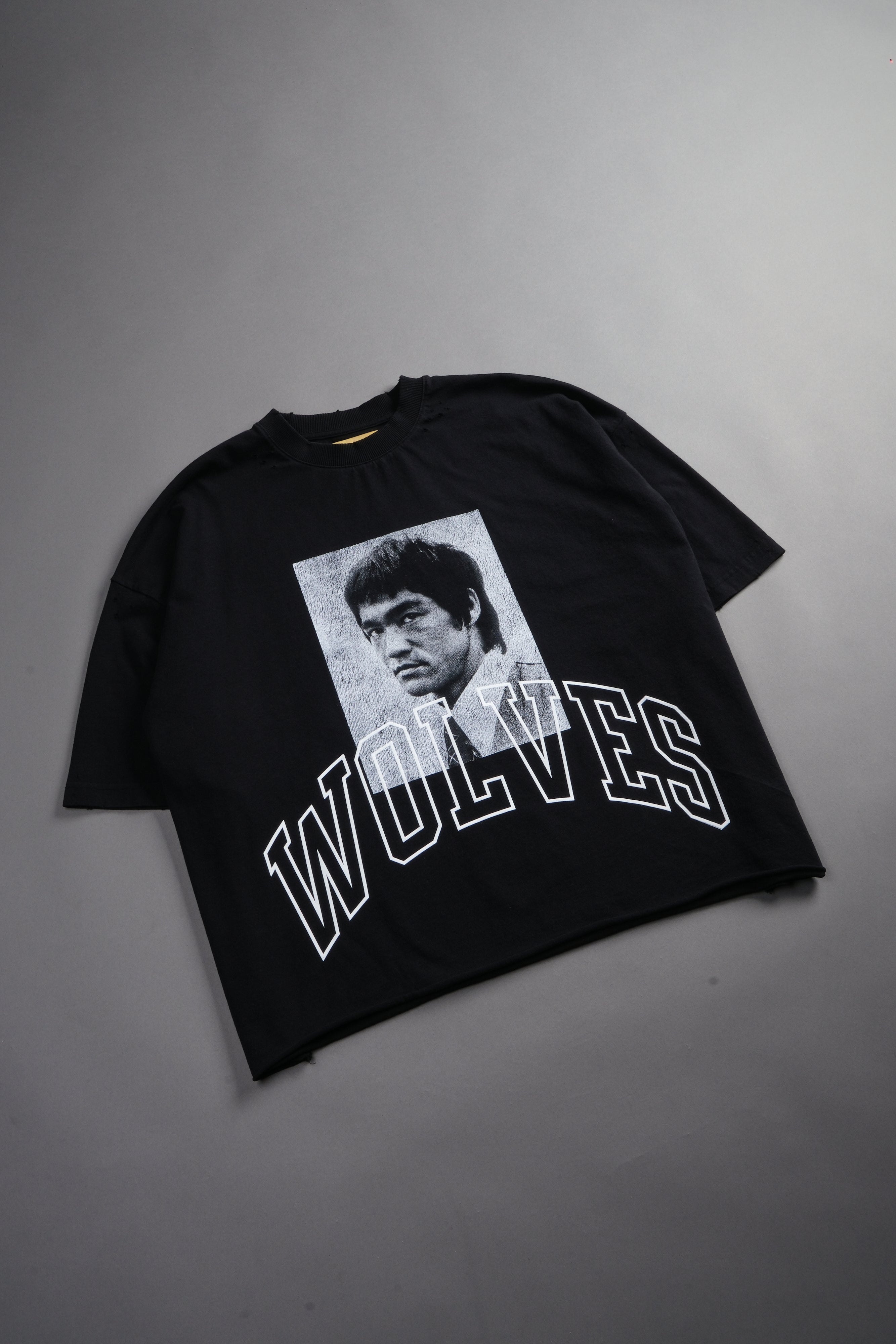 Bruce Lee Forever Distressed Grunge Box Cut Tee V2 in Black — imagem 15