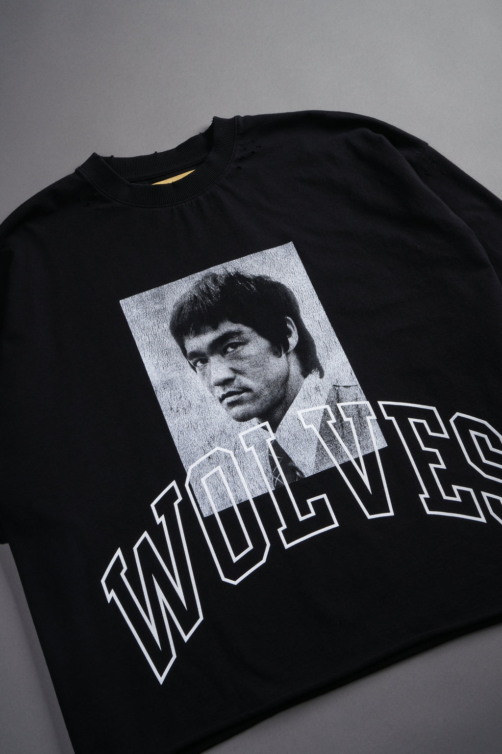 Bruce Lee Forever Distressed Grunge Box Cut Tee V2 in Black — imagem 16