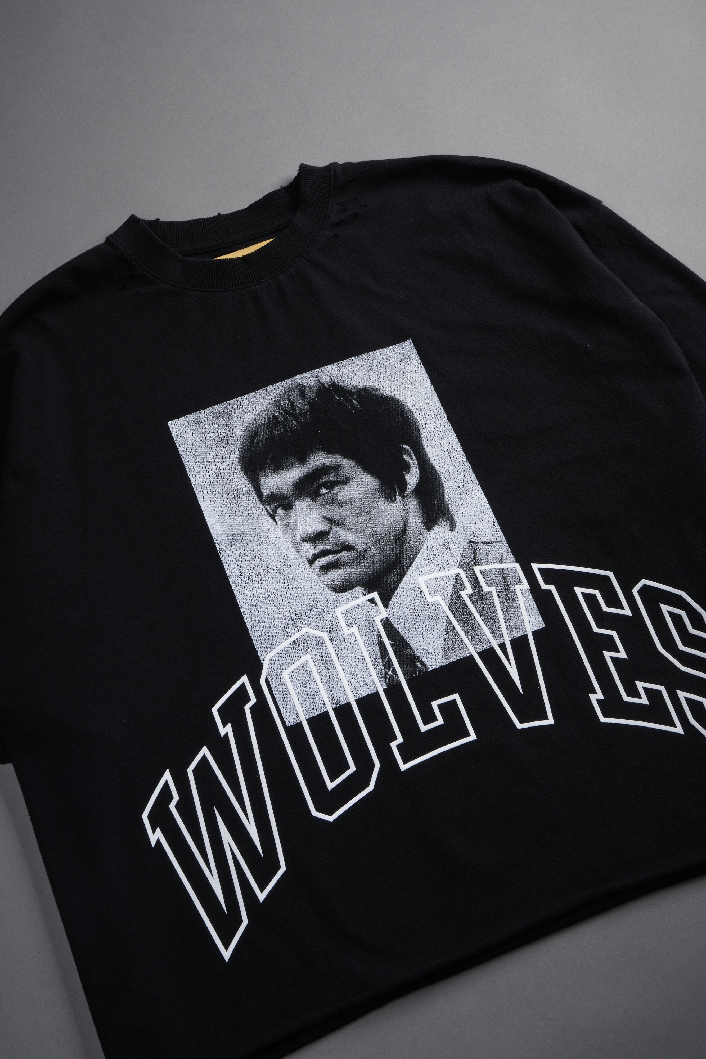 Bruce Lee Forever Distressed Grunge Box Cut Tee V2 in Black — imagem 16
