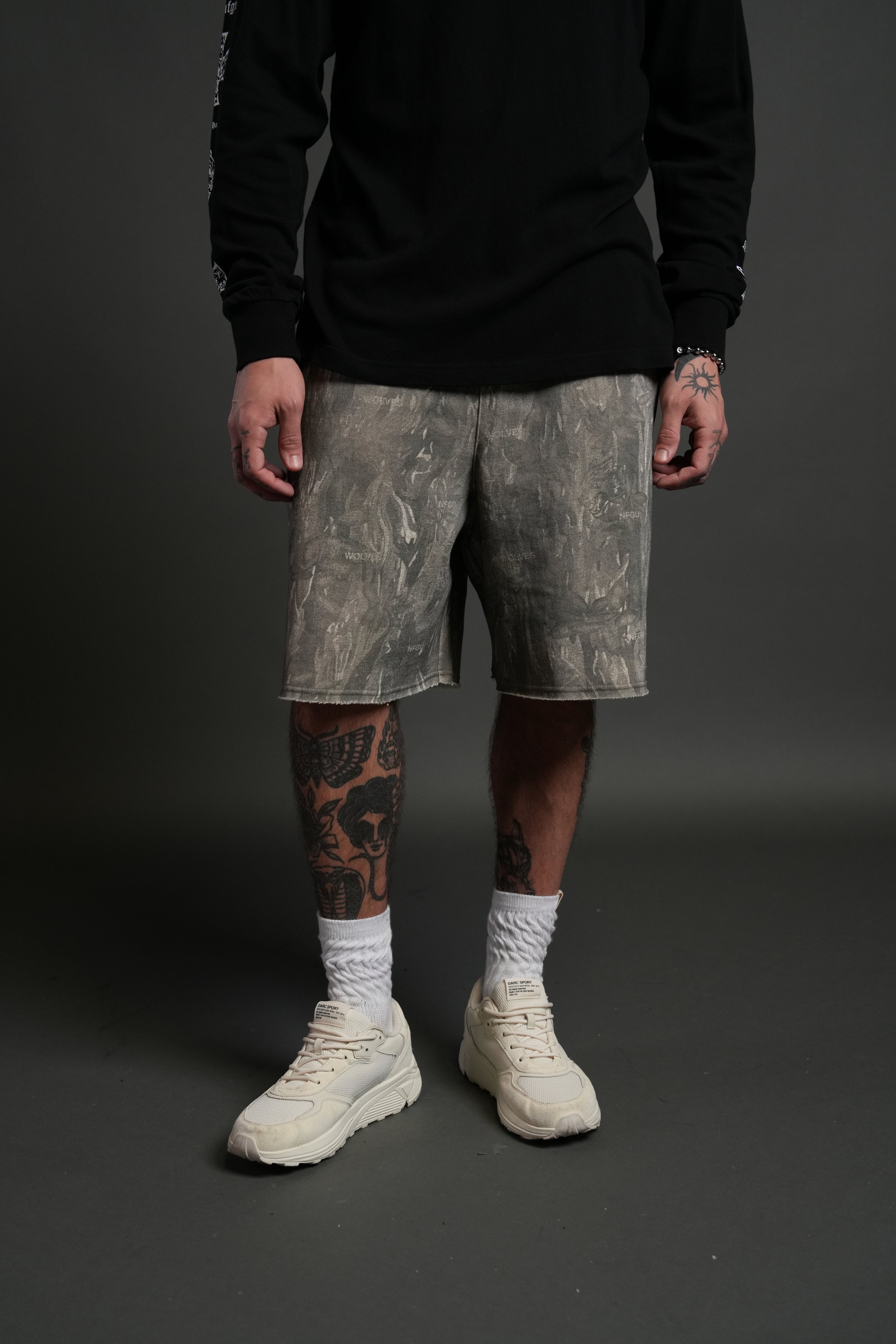 Dual Core Raw Hem Oversized Post Lounge Sweat Shorts in Ohana Vintage Norse Camo — imagem 2