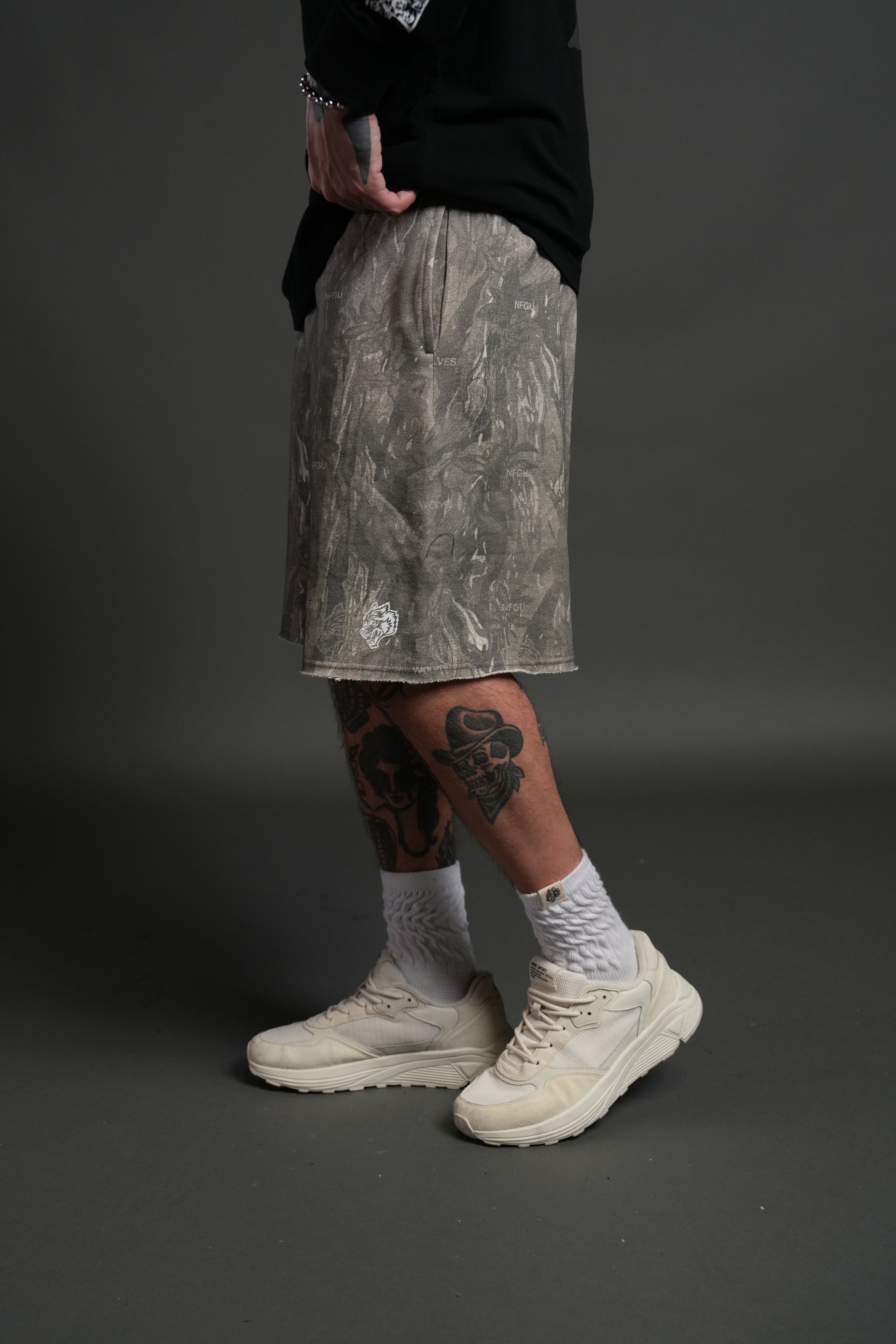 Dual Core Raw Hem Oversized Post Lounge Sweat Shorts in Ohana Vintage Norse Camo — imagem 4