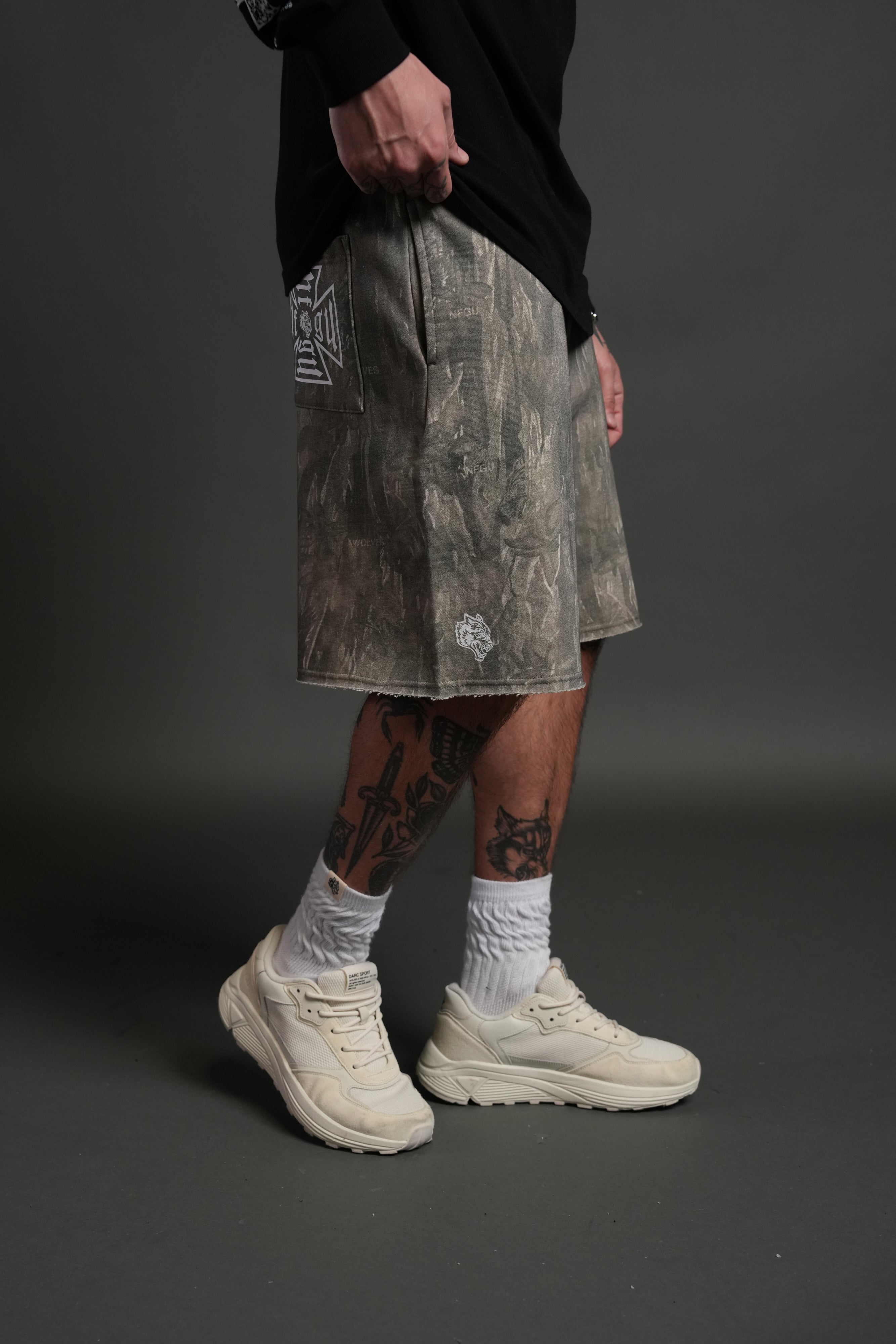 Dual Core Raw Hem Oversized Post Lounge Sweat Shorts in Ohana Vintage Norse Camo — imagem 5