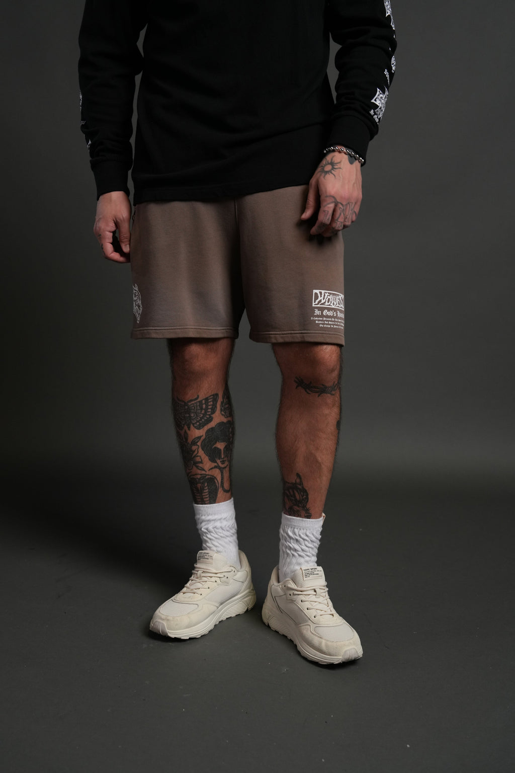 Studded Midnight Wolves Oversized Post Lounge Sweat Shorts in Mojave Brown Drift Wash — imagem 2