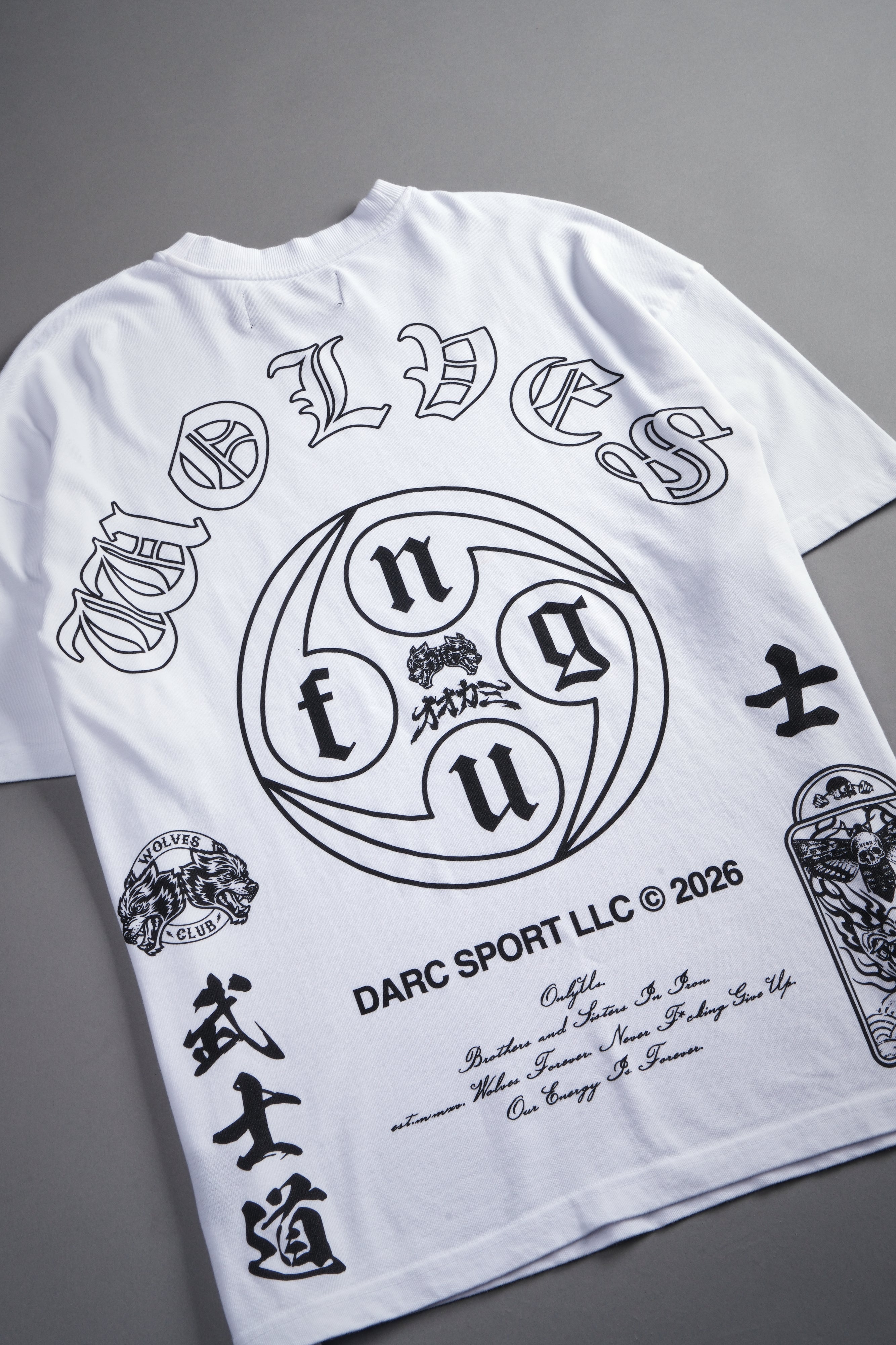 Kazoku Okami Premium Oversized Tee in White — imagem 16