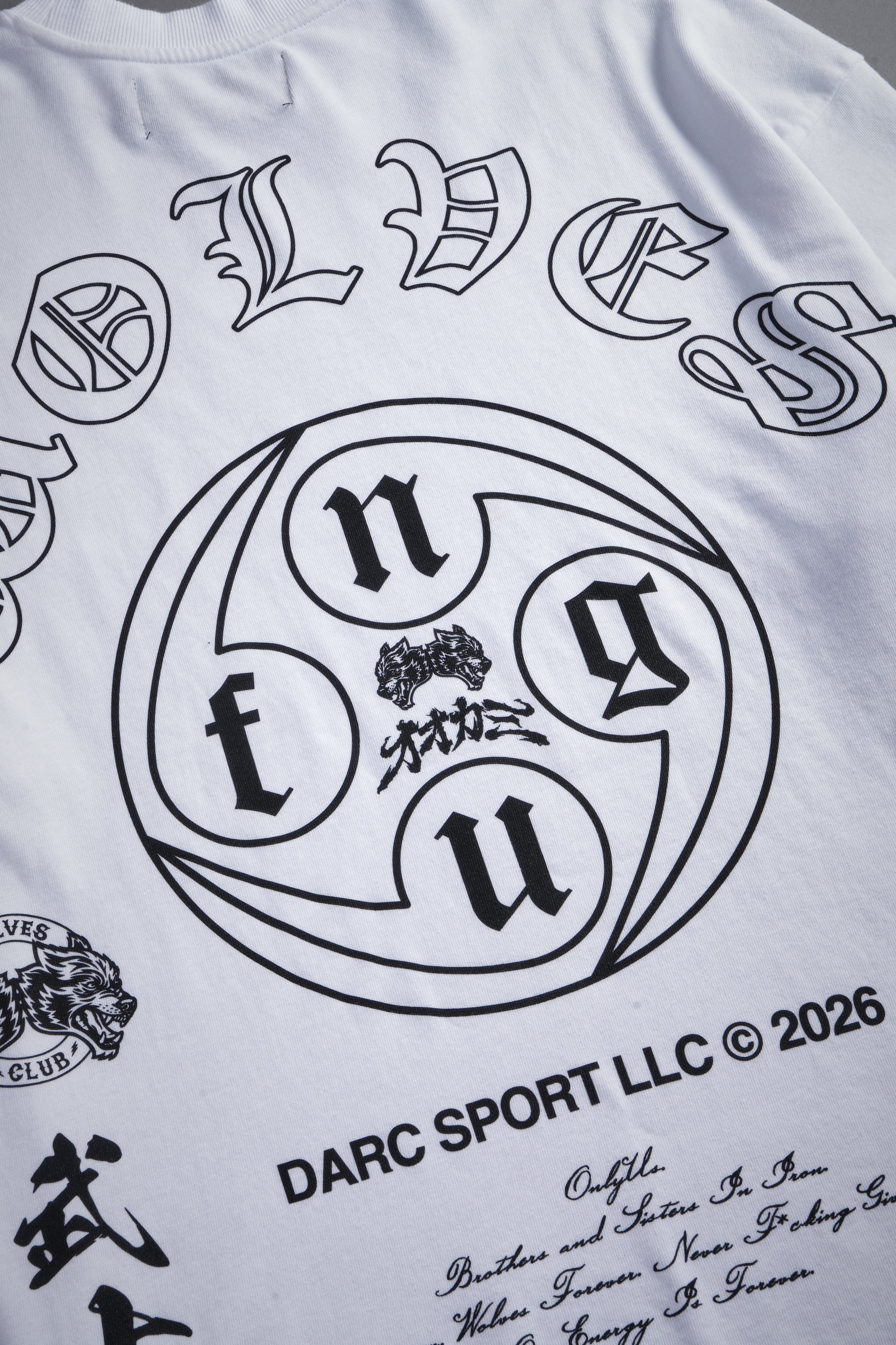 Kazoku Okami Premium Oversized Tee in White — imagem 17