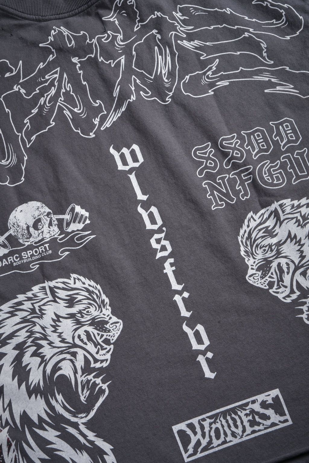 Our Code Distressed Grunge Cut Off Mid Length Raw Hem Tee in Slate Gray — imagem 12