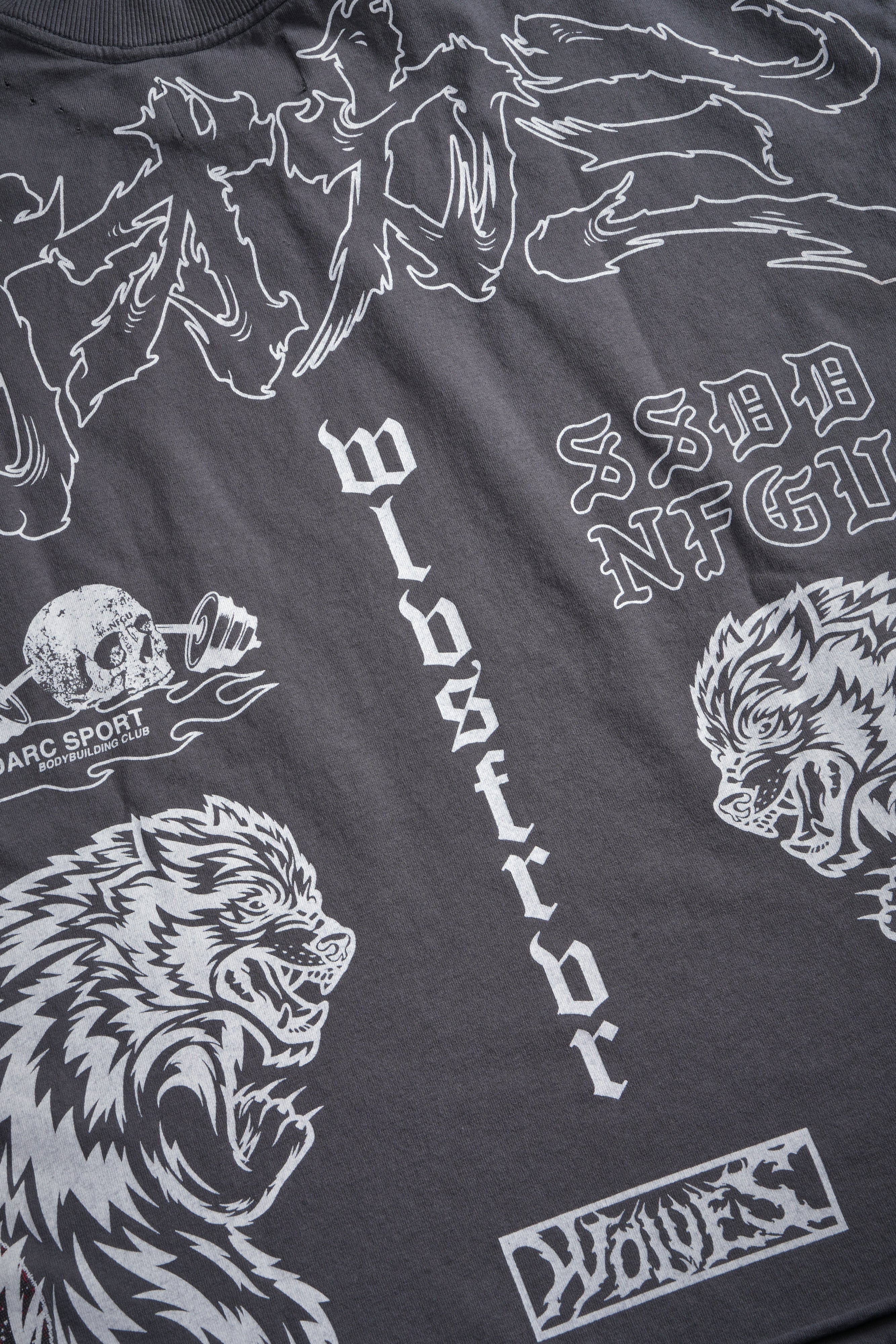 Our Code Distressed Grunge Cut Off Mid Length Raw Hem Tee in Slate Gray — imagem 12