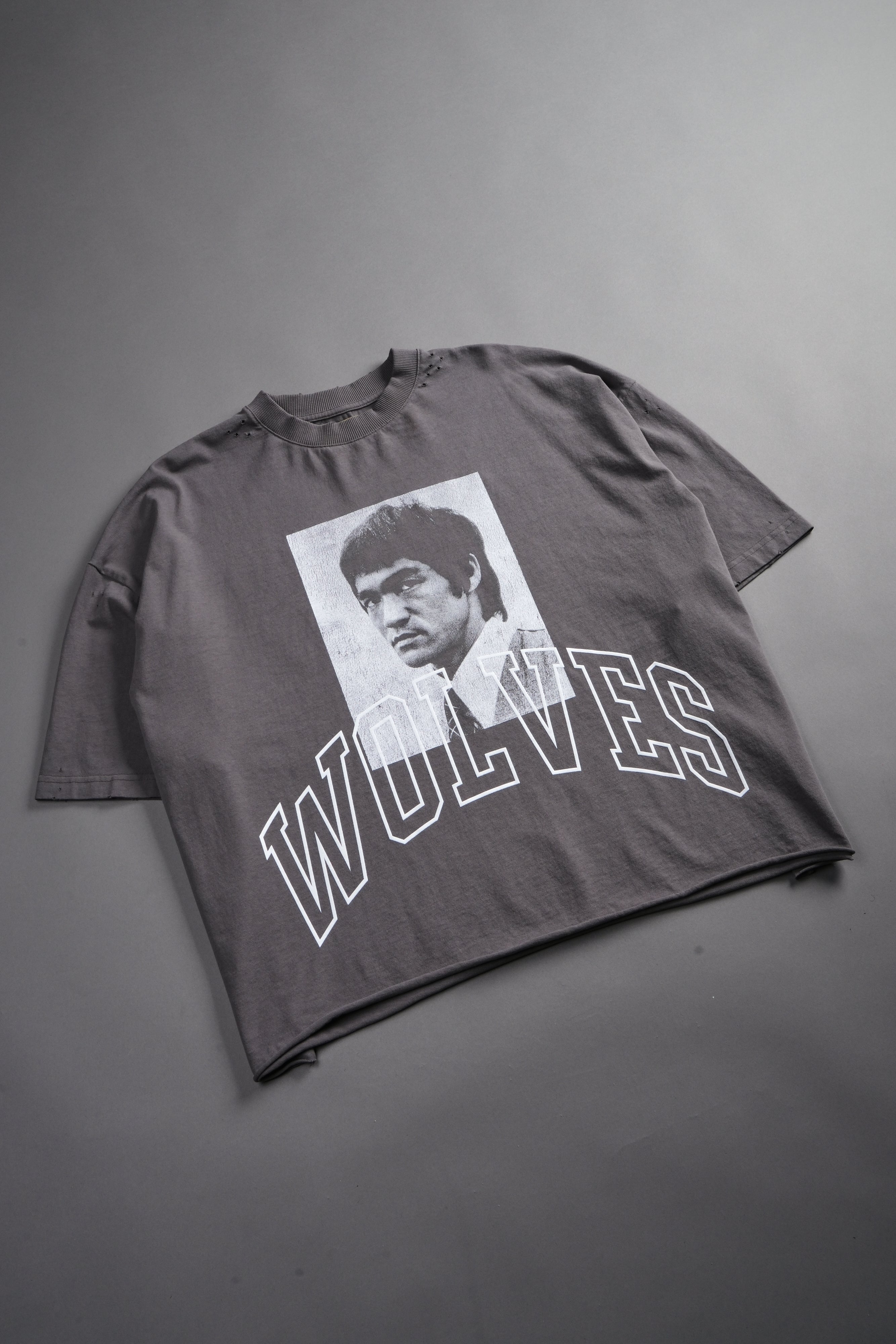 Bruce Lee Forever Distressed Grunge Box Cut Tee V2 in Slate Gray — imagem 15