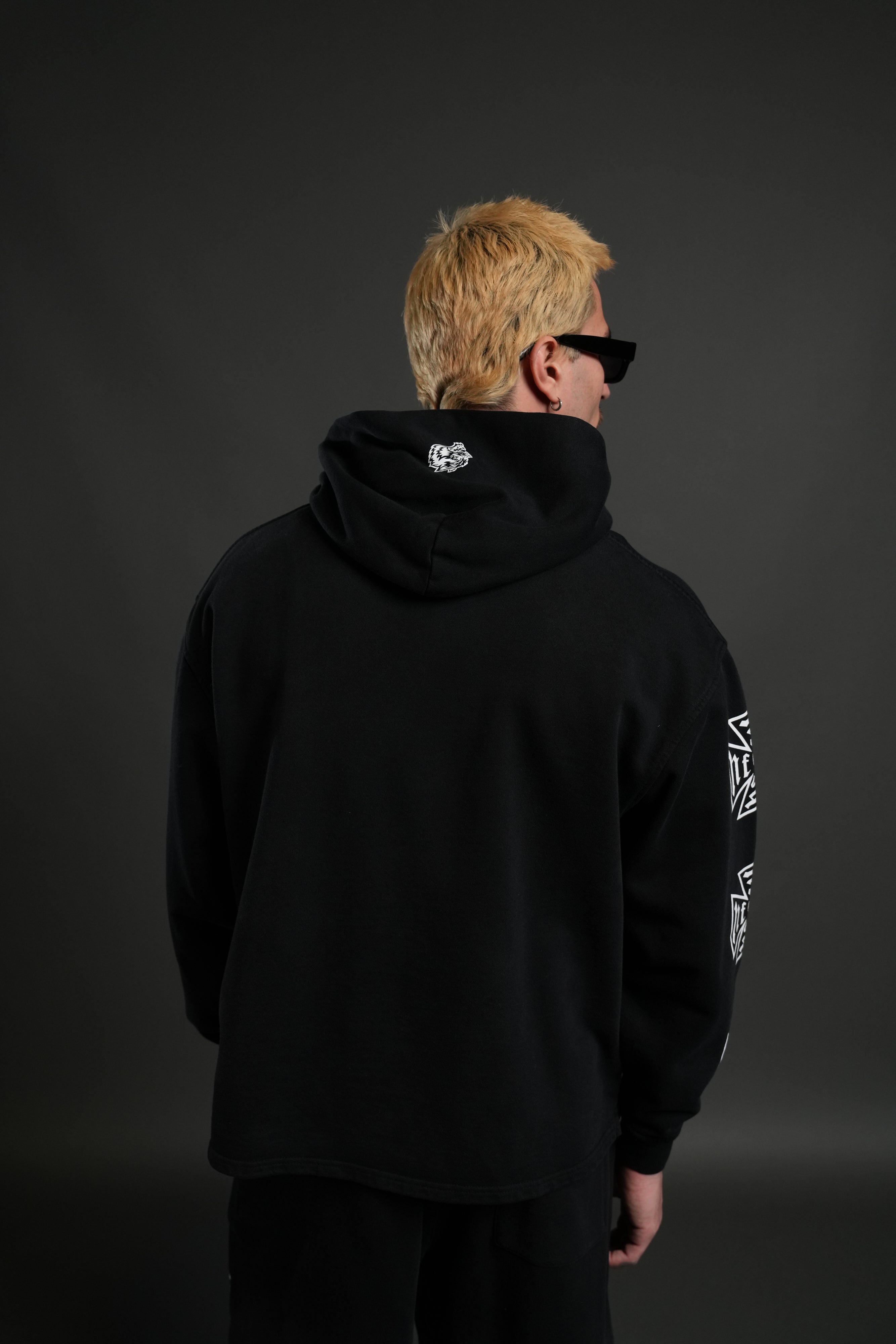 True to Our Core "Moaty" Hoodie in Black Drift Wash — imagem 2
