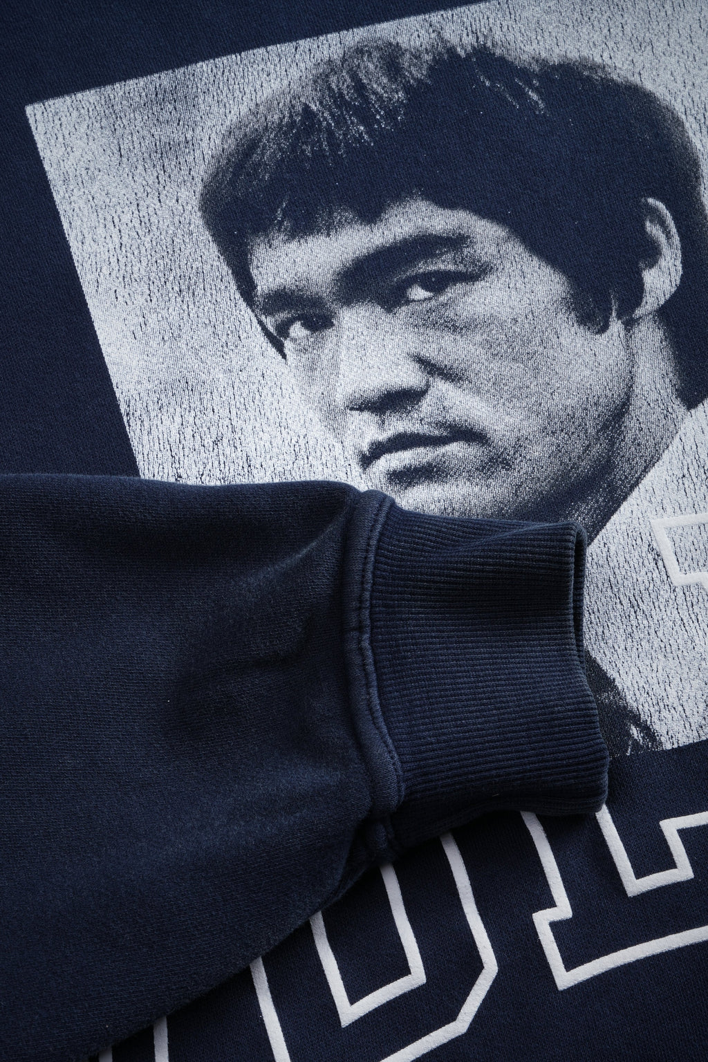 Bruce Lee Forever Pierce Hoodie in Navy — imagem 17