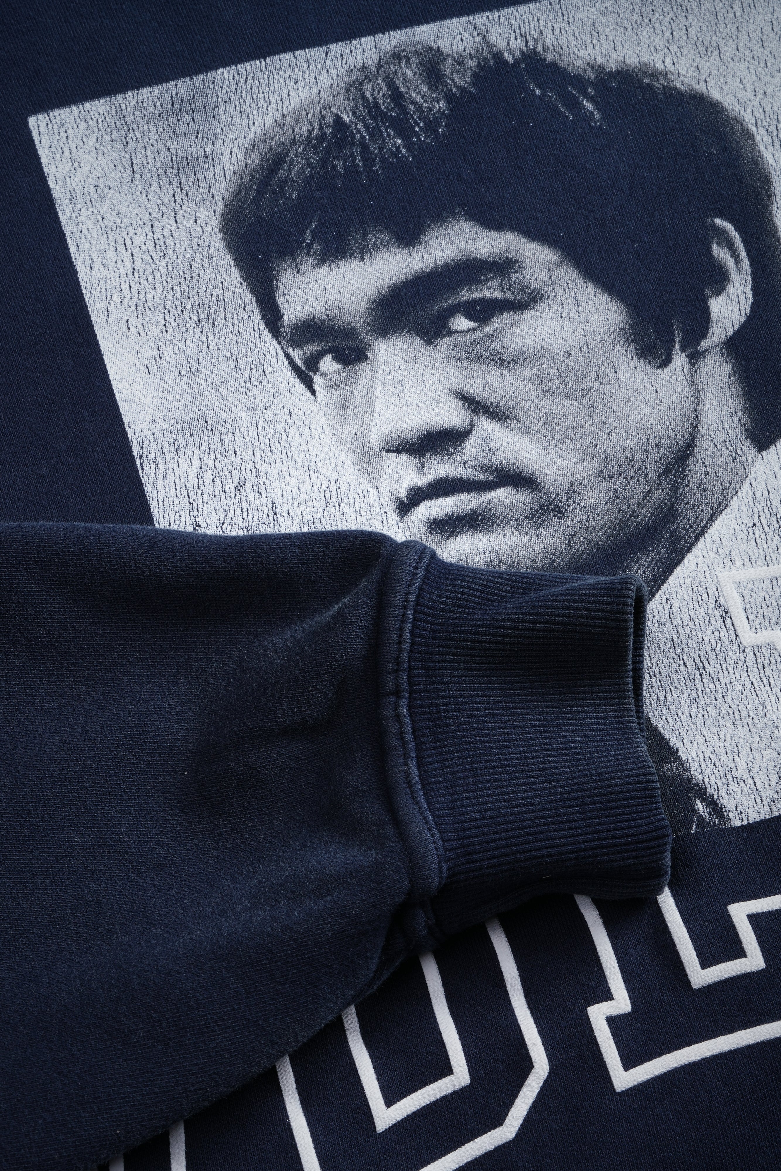 Bruce Lee Forever Pierce Hoodie in Navy — imagem 17