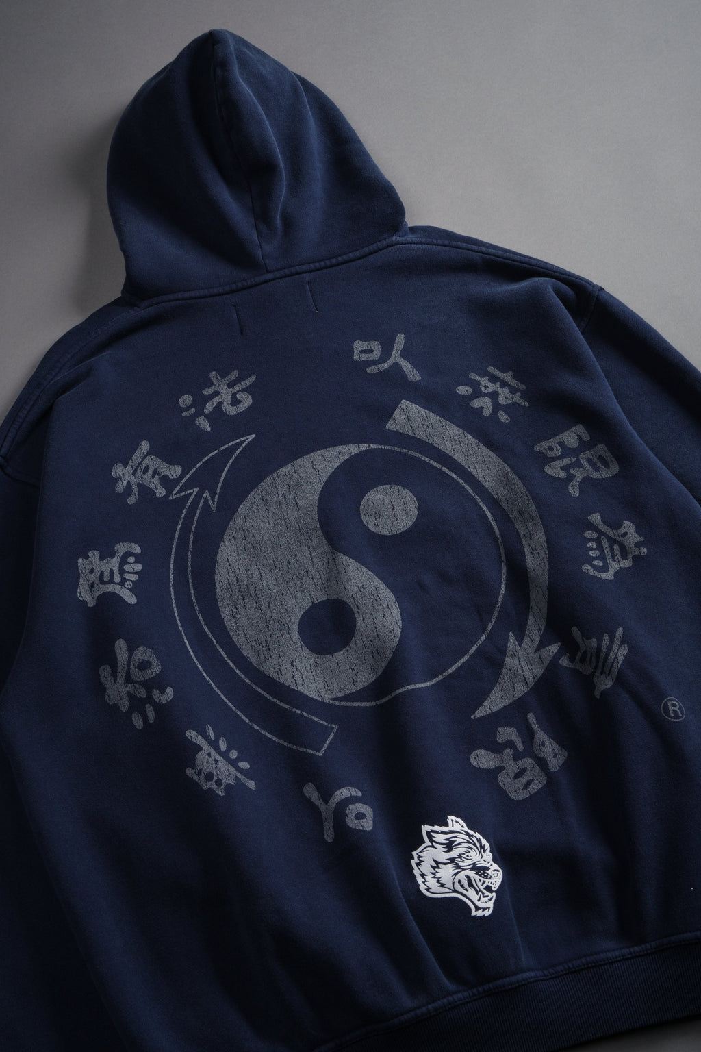 Bruce Lee Forever Pierce Hoodie in Navy — imagem 19