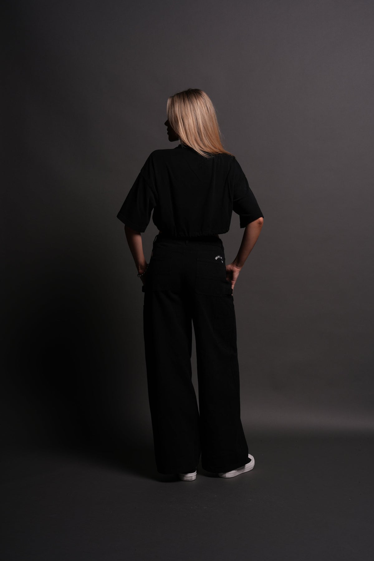 Forged From Iron Bungee Cropped Tee in Black Horizon Sun Fade - imagem 6