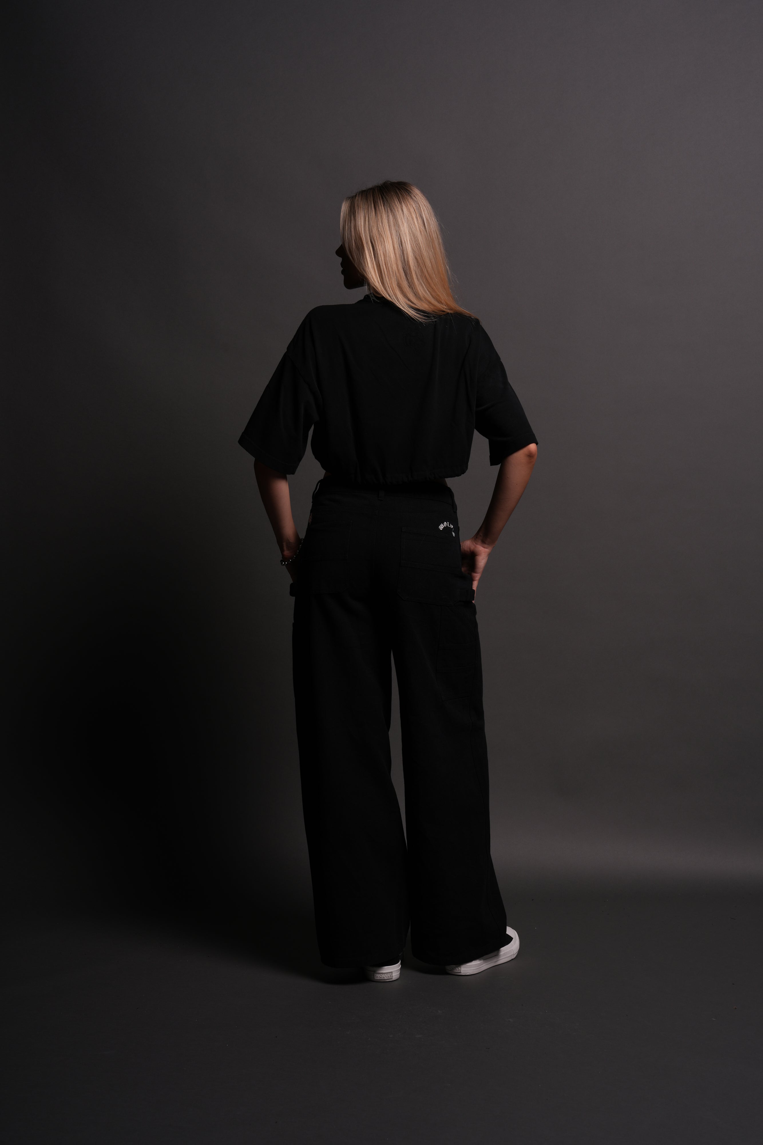 Forged From Iron Bungee Cropped Tee in Black Horizon Sun Fade — imagem 6