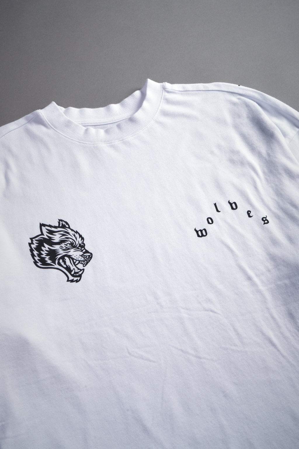 Shao Kahn Premium Oversized Tee in White — imagem 9