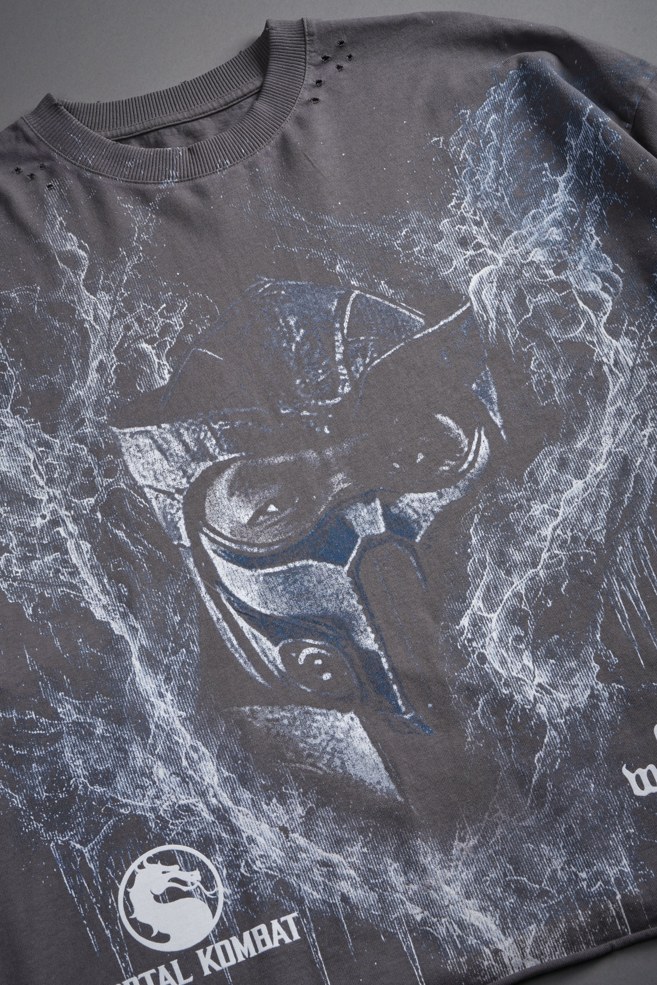Sub-Zero Distressed Grunge Box Cut Tee V2 in Slate Gray — imagem 11