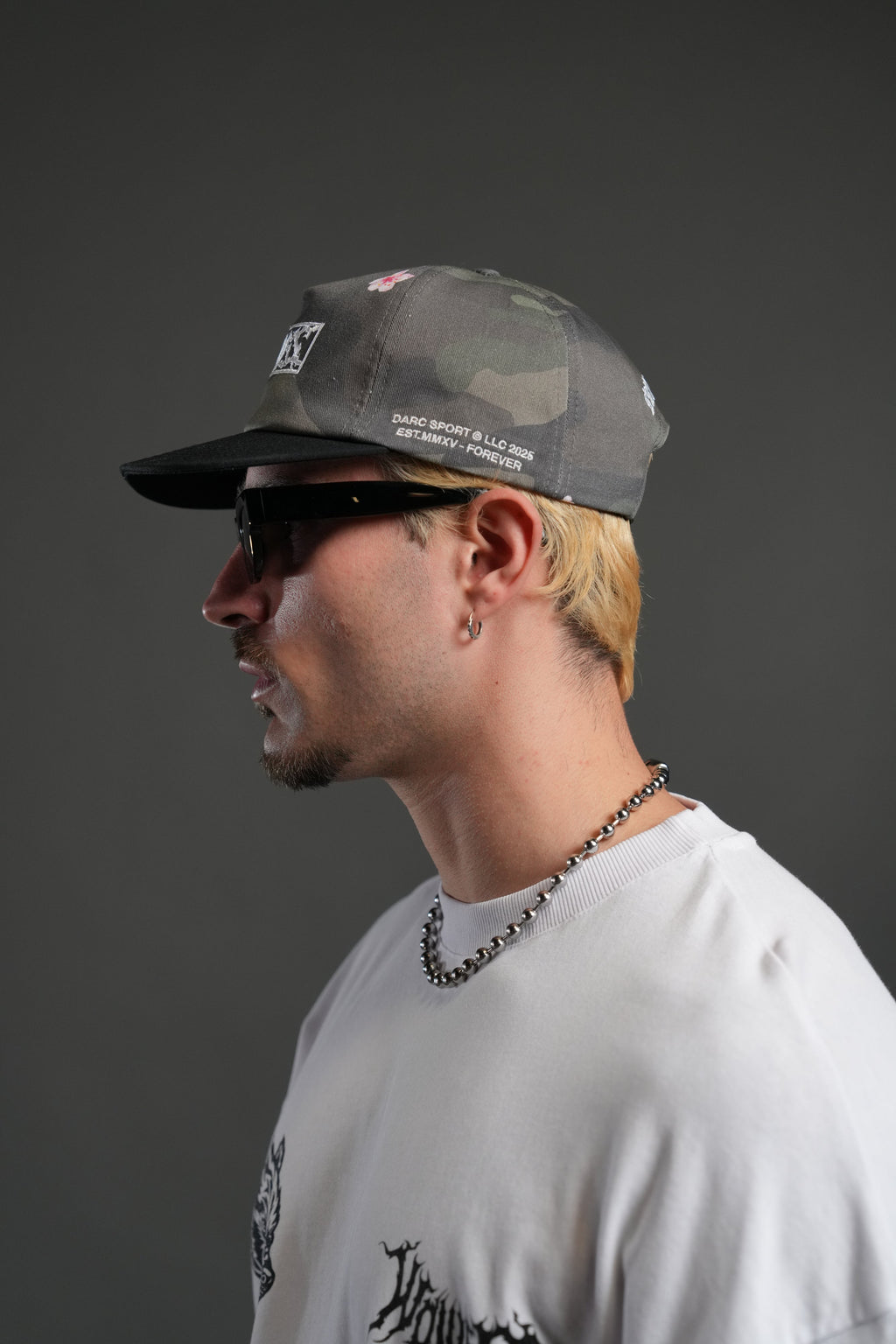 Midnight Wolves Vintage 5 Panel Hat in Vintage Blossom Woodland Camo — imagem 5