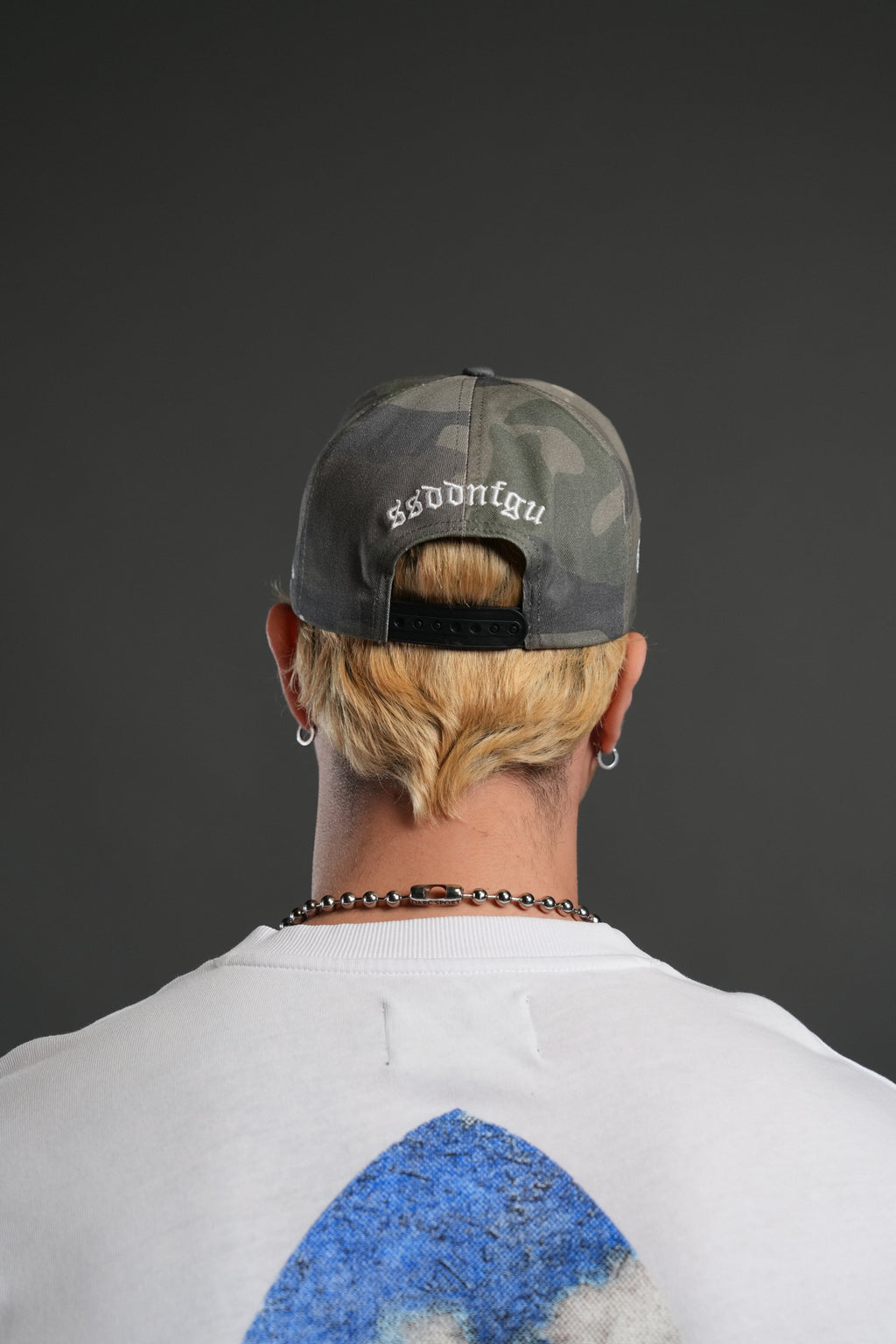 Midnight Wolves Vintage 5 Panel Hat in Vintage Blossom Woodland Camo — imagem 4
