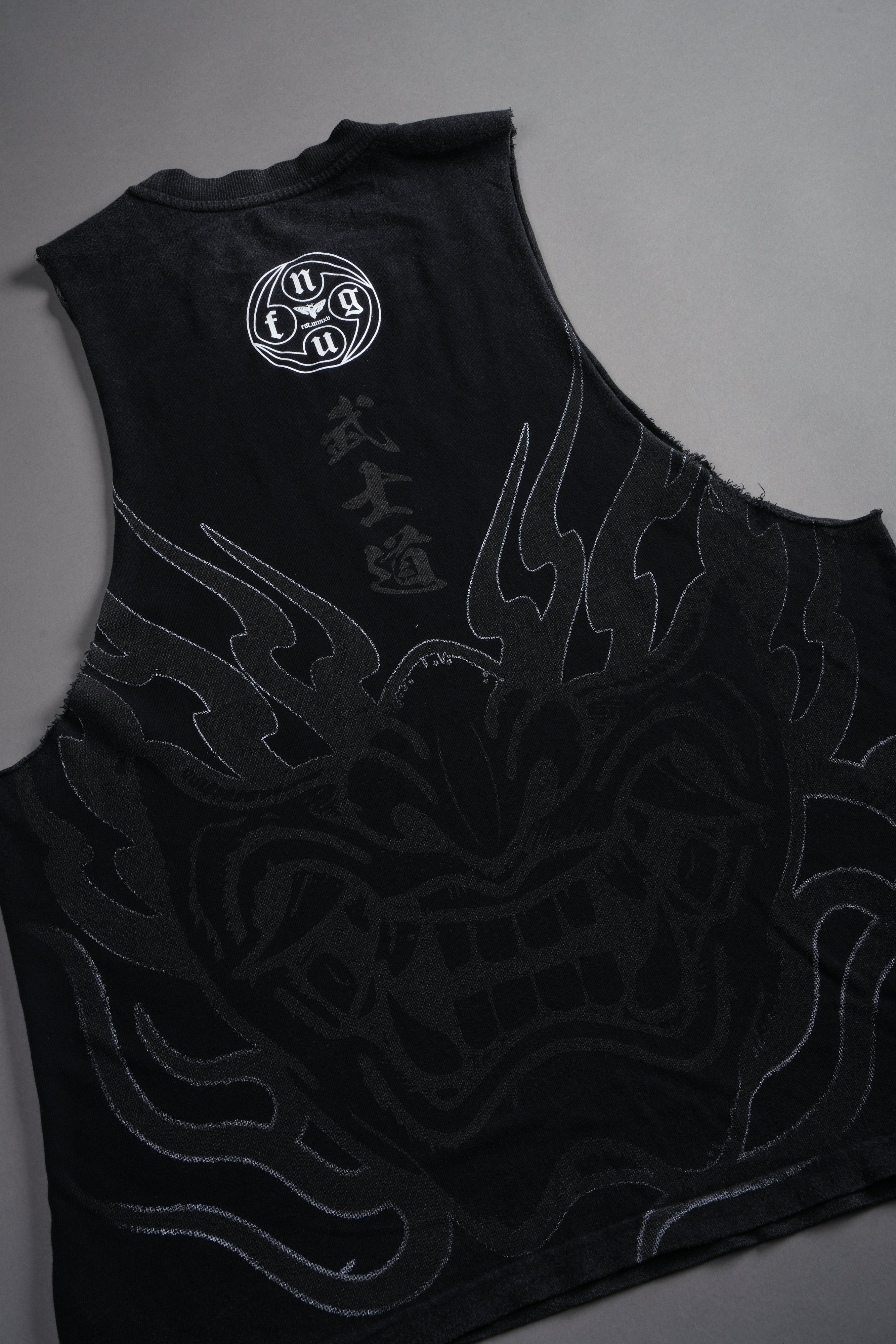Half Mask Tommy Muscle Tee in Black — imagem 11