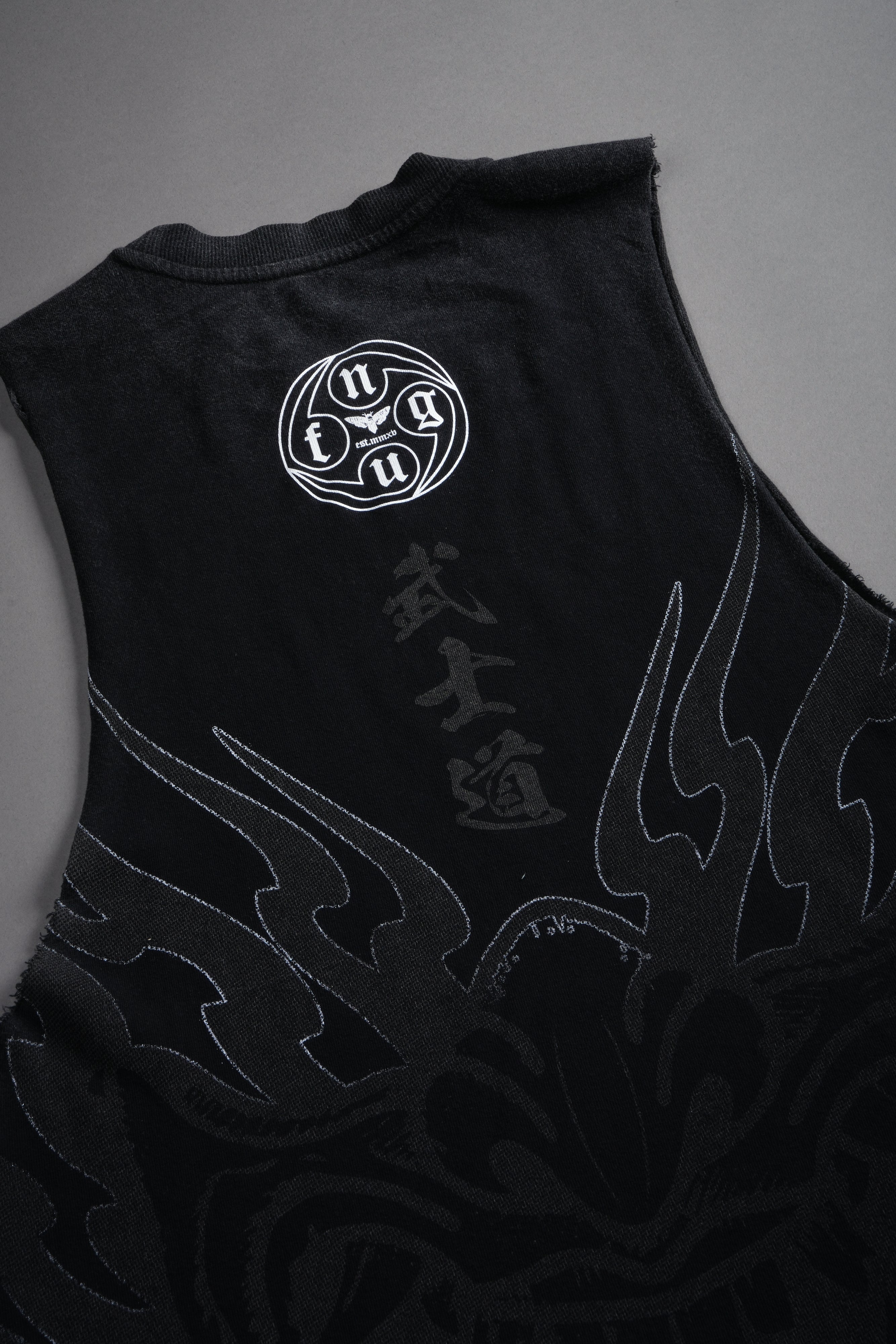 Half Mask Tommy Muscle Tee in Black — imagem 12