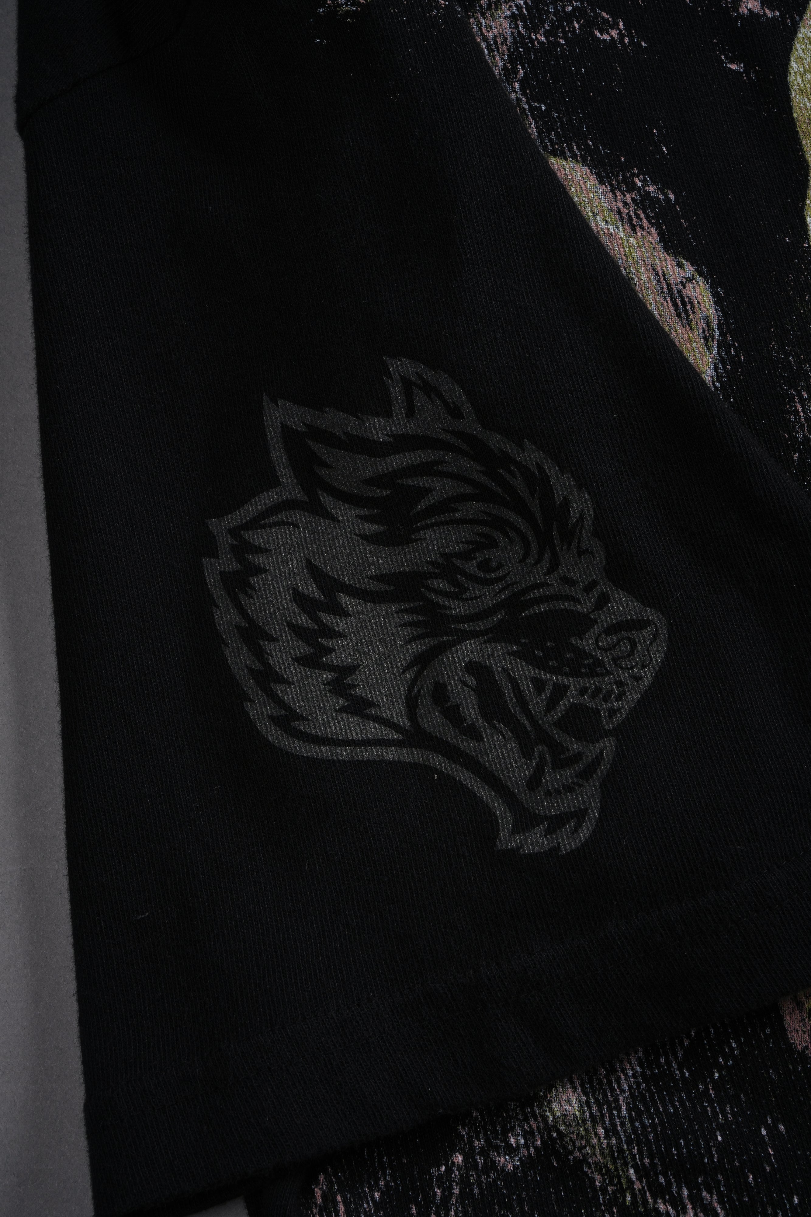 Scorpion Fire Premium Oversized Tee in Black — imagem 17