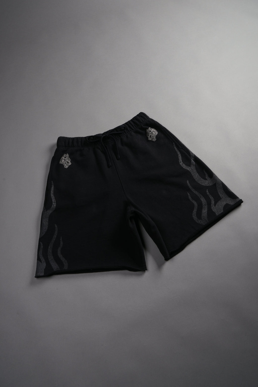 Fight Or Flight Grunge Oversized Raw Hem Post Lounge Sweat Shorts in Black — imagem 11