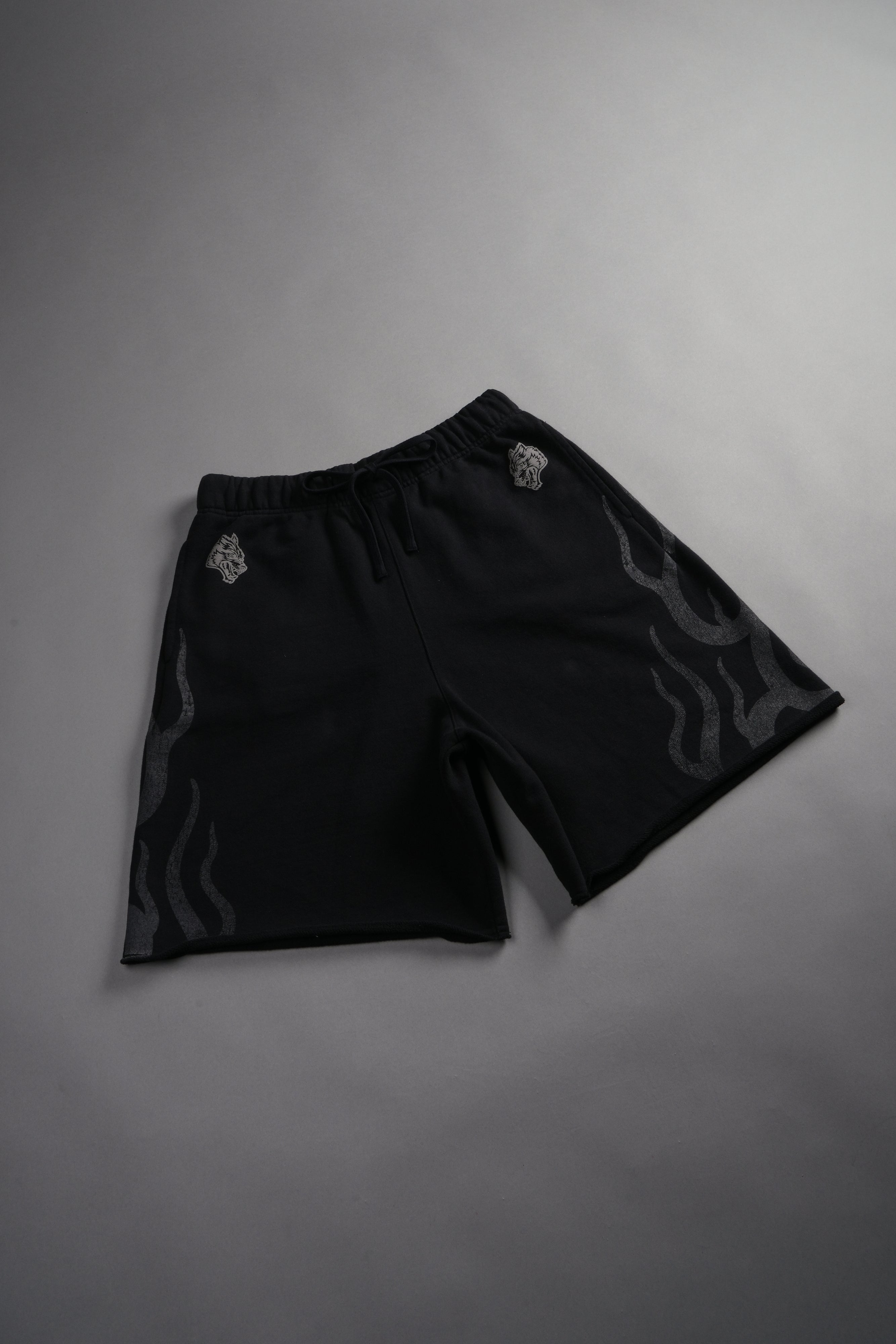 Fight Or Flight Grunge Oversized Raw Hem Post Lounge Sweat Shorts in Black — imagem 11