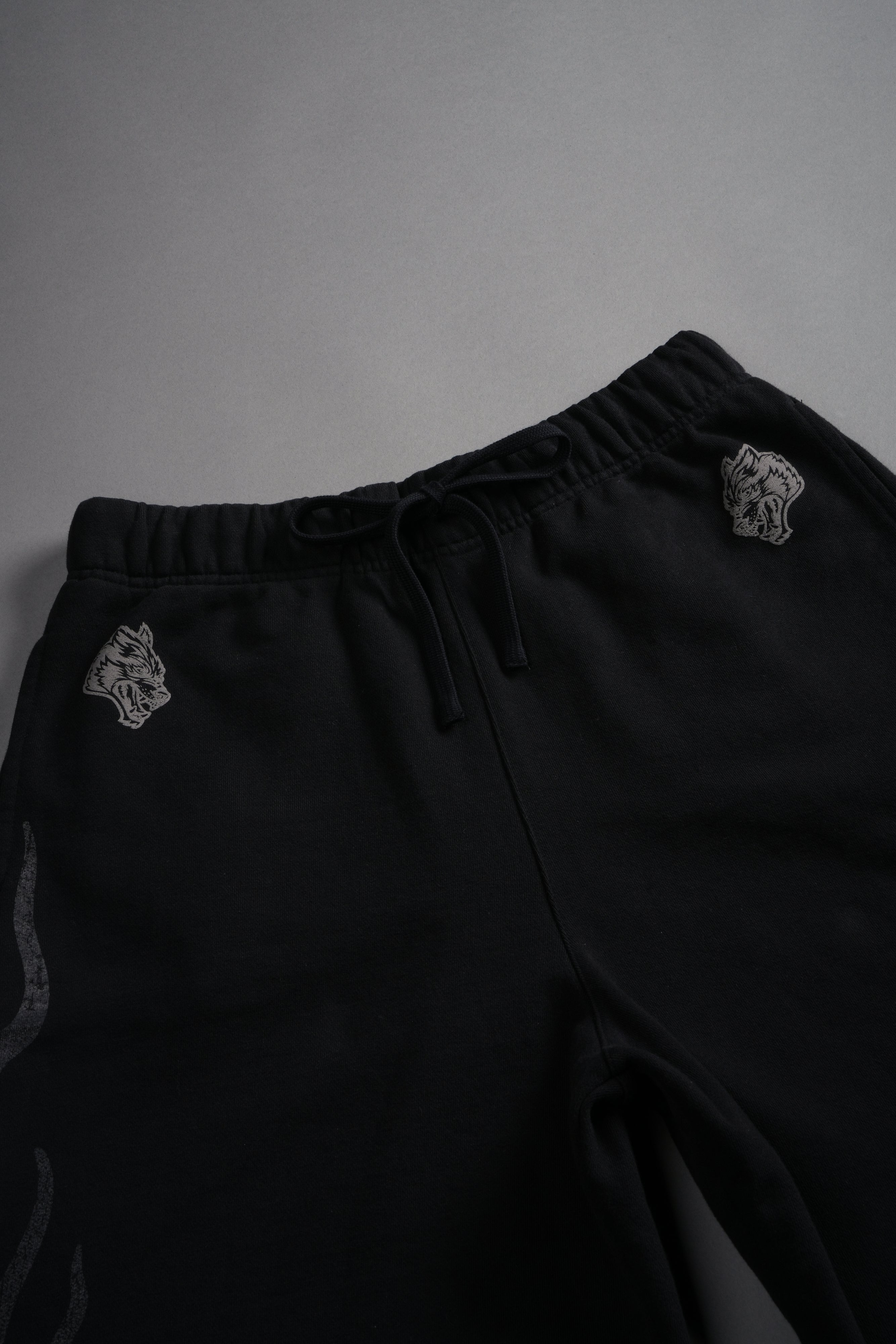 Fight Or Flight Grunge Oversized Raw Hem Post Lounge Sweat Shorts in Black — imagem 12
