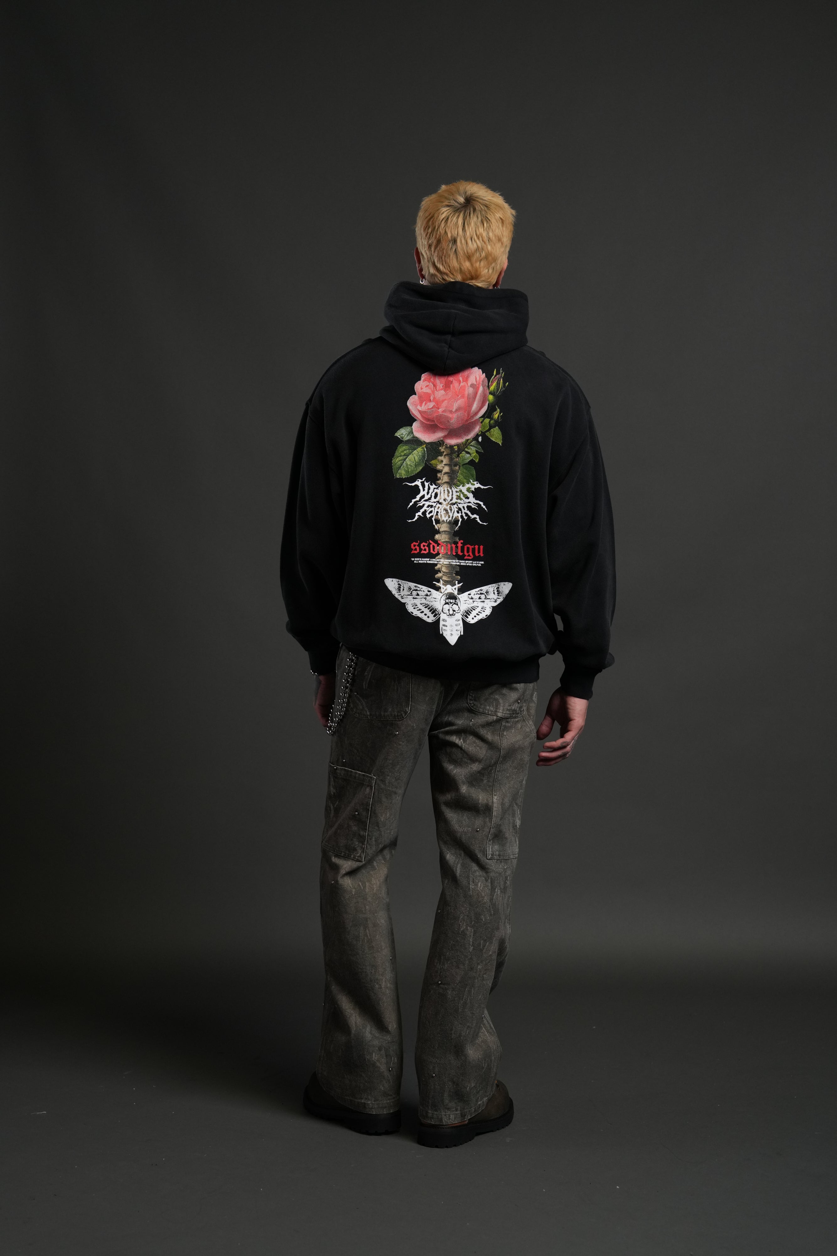 Mori Rose "Pierce" Hoodie in Black Drift Wash — imagem 6