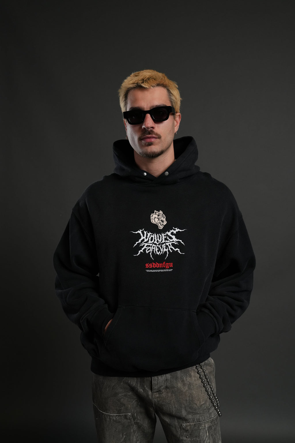 Mori Rose "Pierce" Hoodie in Black Drift Wash — imagem 2