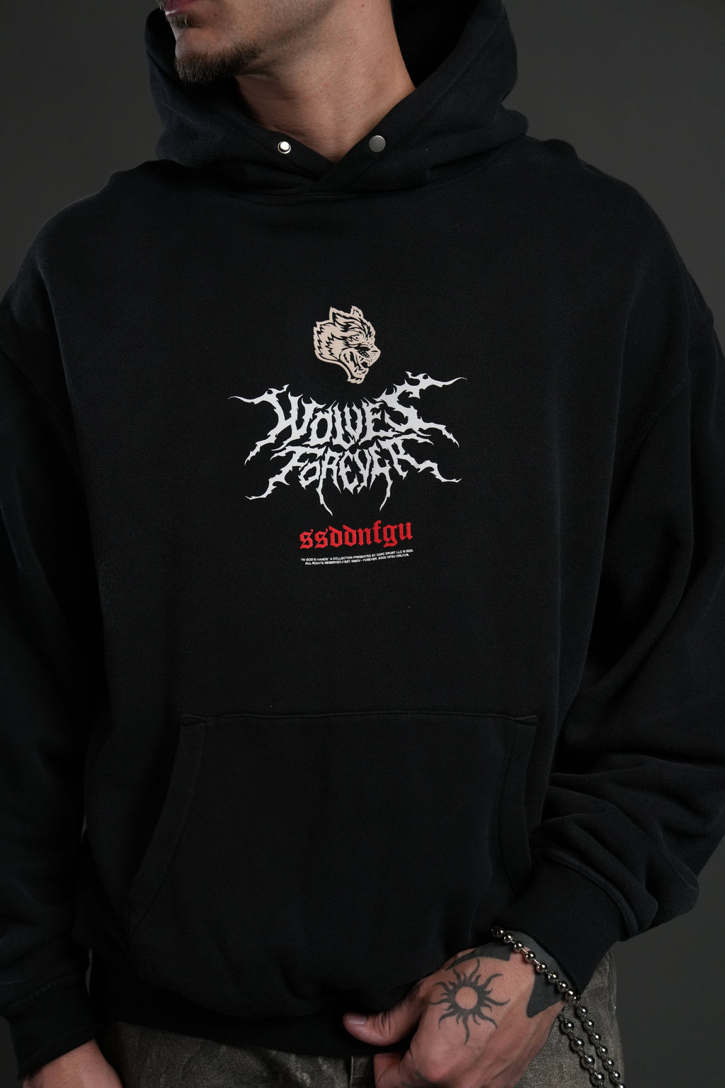 Mori Rose "Pierce" Hoodie in Black Drift Wash — imagem 7