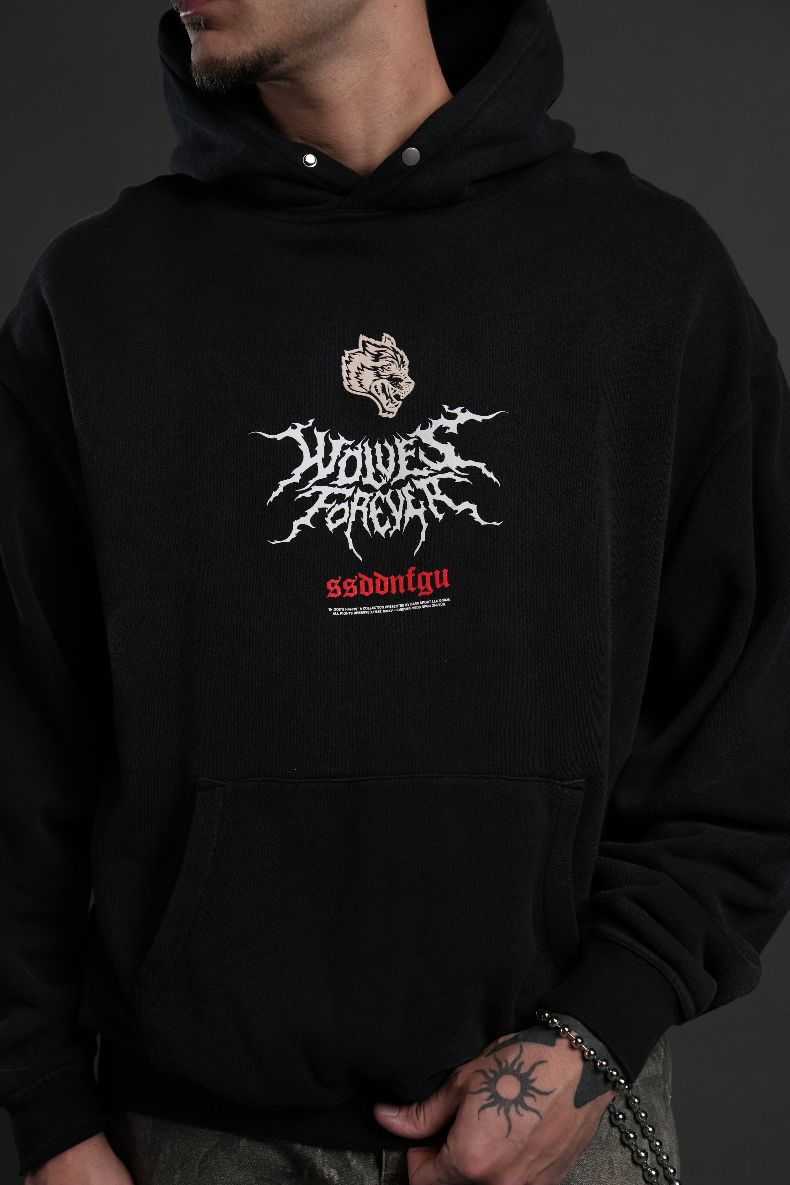 Mori Rose "Pierce" Hoodie in Black Drift Wash — imagem 7