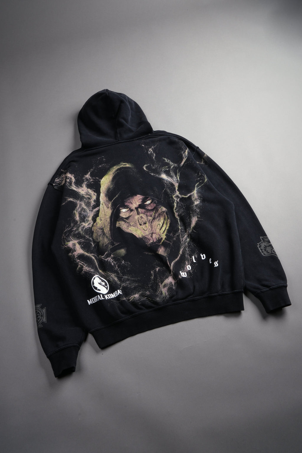 Scorpion Fire Pierce Hoodie in Black — imagem 18