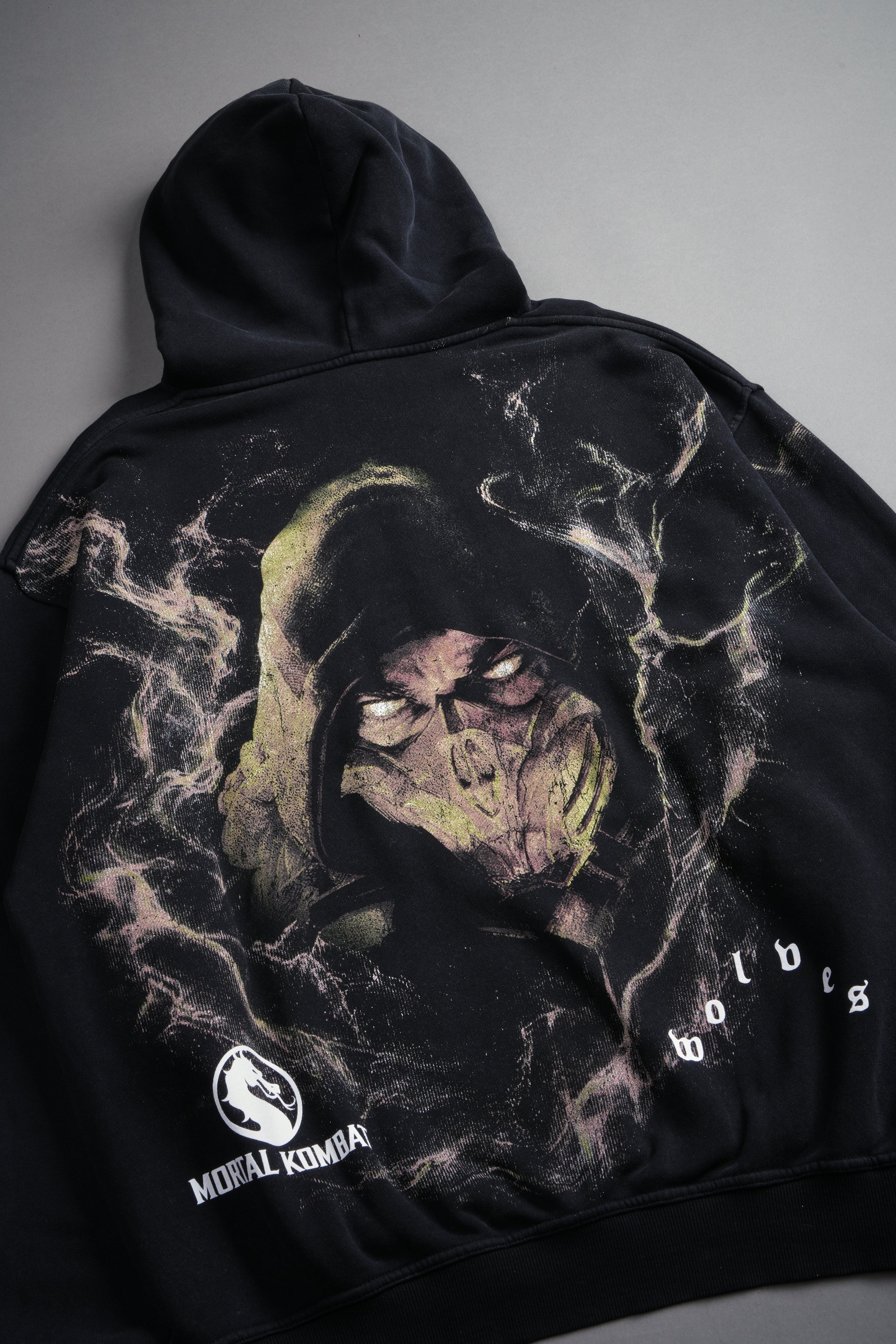 Scorpion Fire Pierce Hoodie in Black — imagem 19